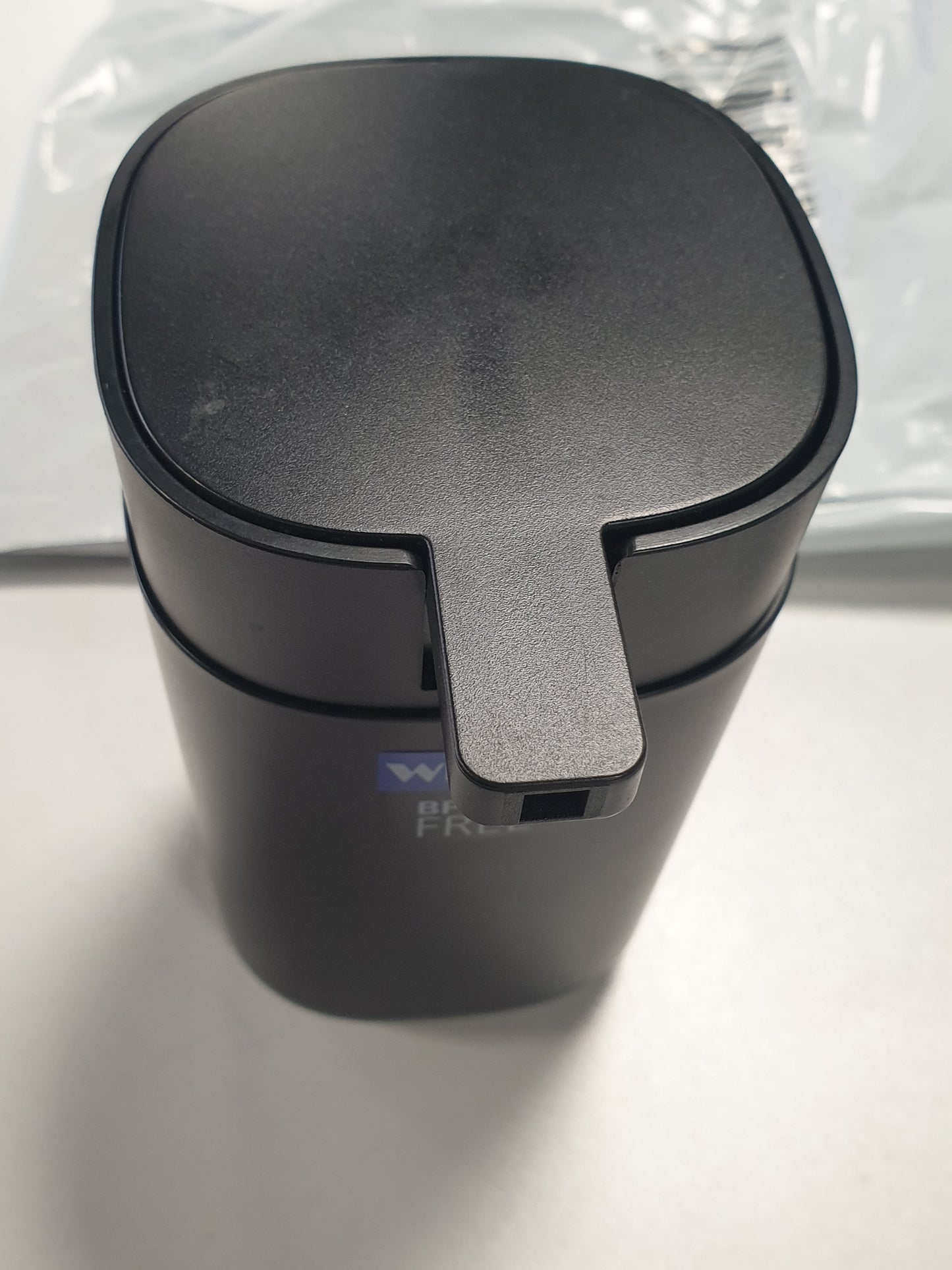 220282 - WENKO Dispensues sapuni Davos, 350 ml, plastikë pa BPA, 9.8 x 13 x 7.8 cm, i zi mat
