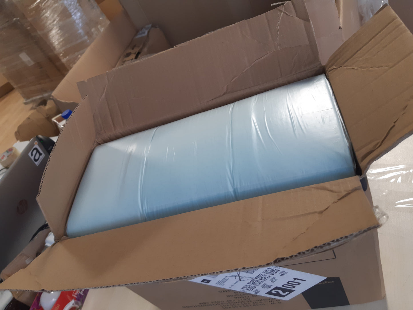 222381 - AMAZON BASICS Pako me 150 Jastëkë Stërvitjeje 56 x 56 cm, Papërshkueshëm nga Uji, Blu