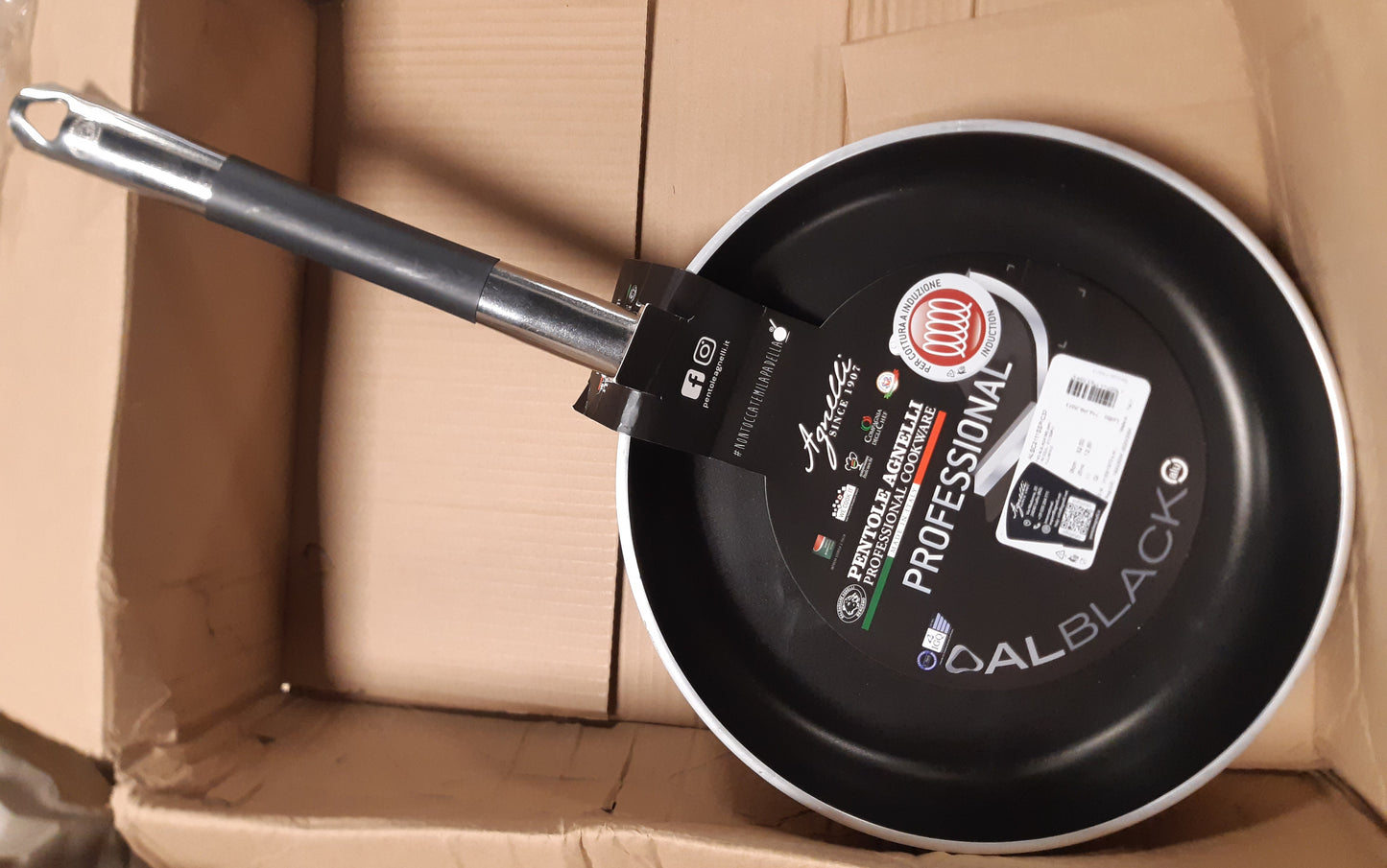 160634 - PENTOLE AGNELLI Tigan i Aluminit ALSC2111SSPIC32 Alblack, Trashësi 5mm, Bazë Induksioni 10mm, me Dorezë Çeliku Inox Tubulare 'Cool', 32cm, Ngjyra e Zezë