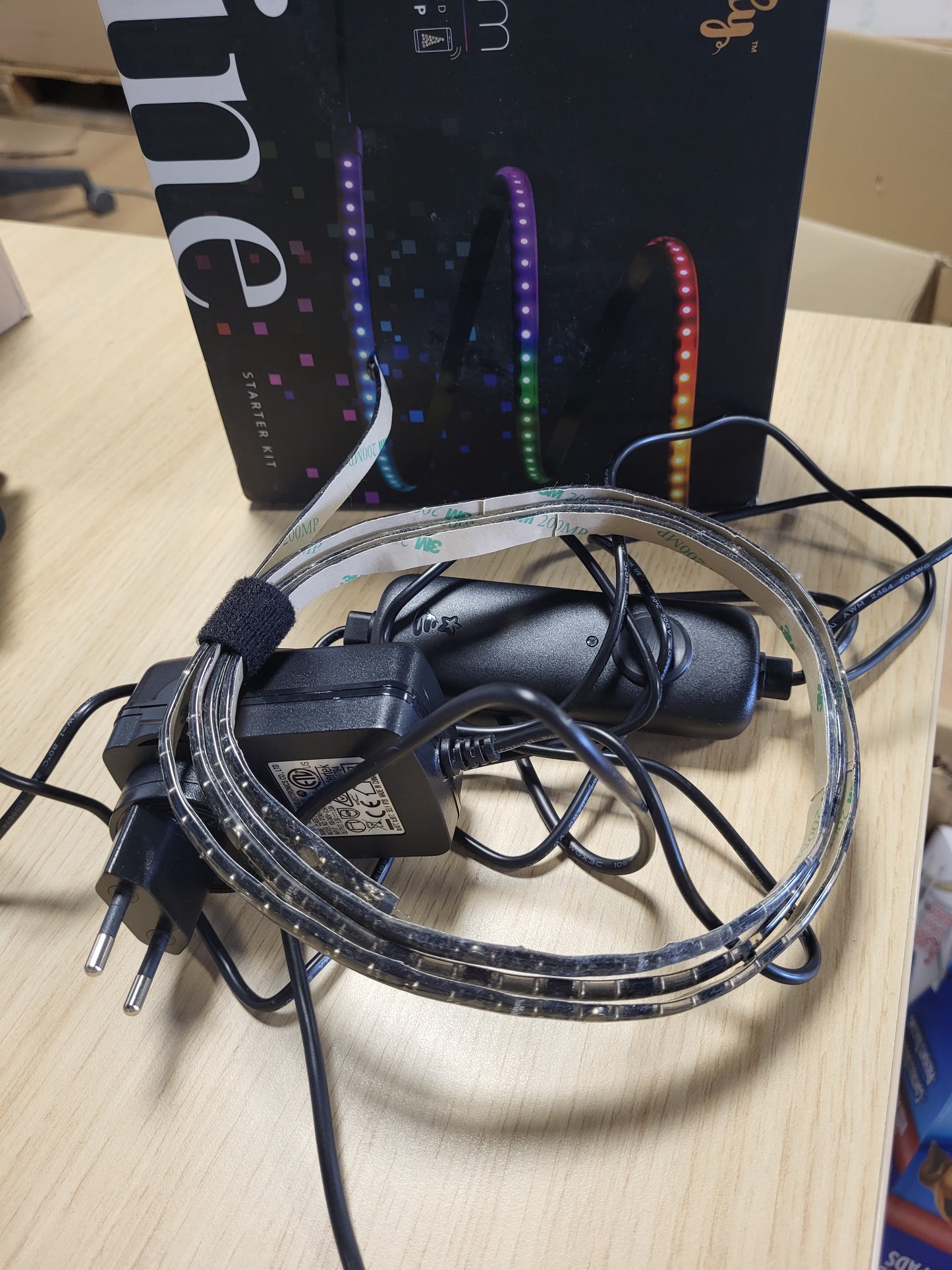 255301 - TWINKLY Line – Kit Fillestar, Shirit Drite LED Vetëngjitës + Magnetik, Kontrollueshëm nga Aplikacioni, LED RGB (16 Milion Ngjyra), 1.5 Metra, Shirit i Zi