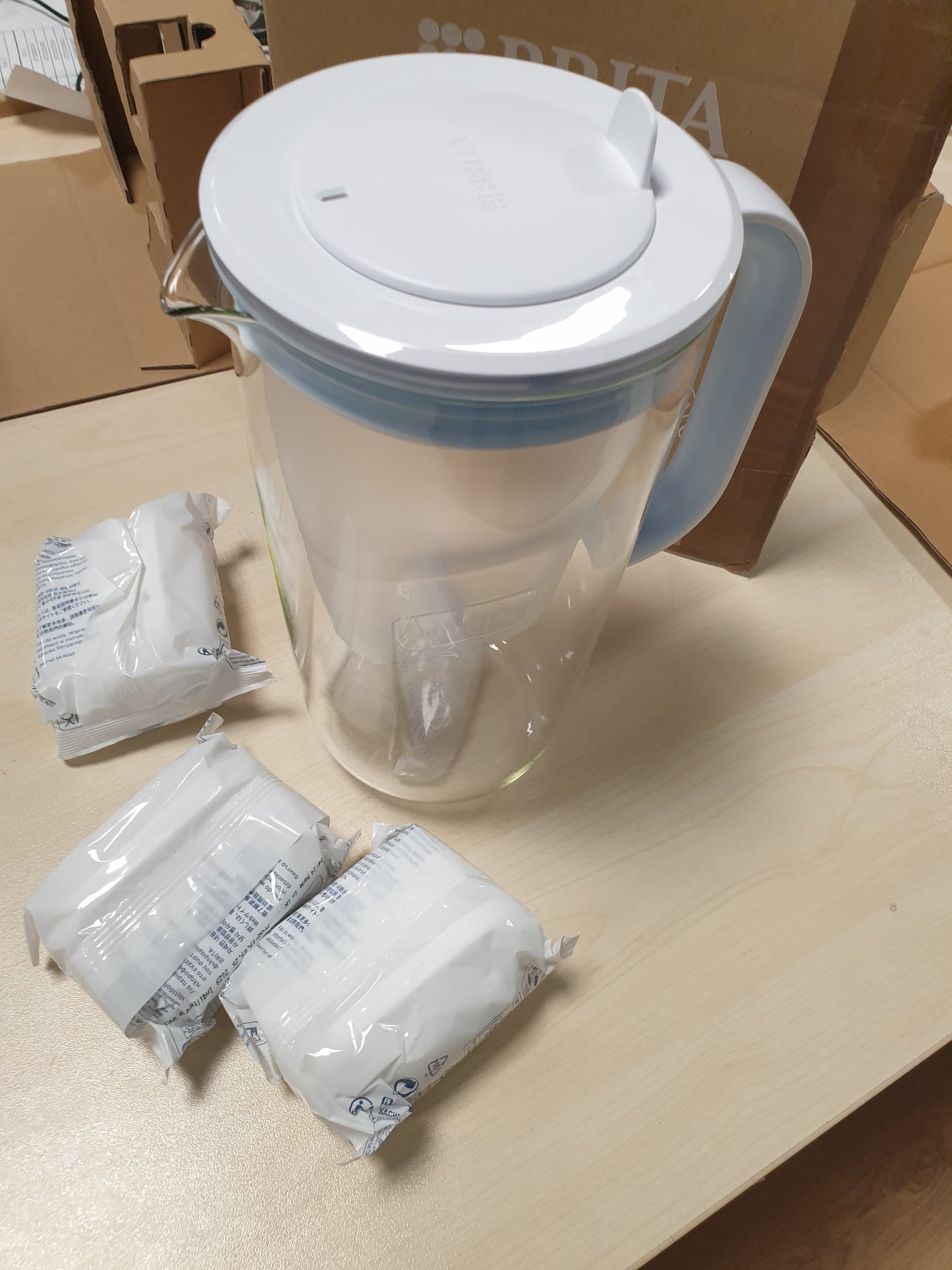 250197 - BRITA Enë Filtri Uji Qelq Blu e Çelët (2.5l) me 3 Fishekë MAXTRA PRO Pure Performance, Enë qelqi premium me Smart Light LED dhe kapak me mentesha