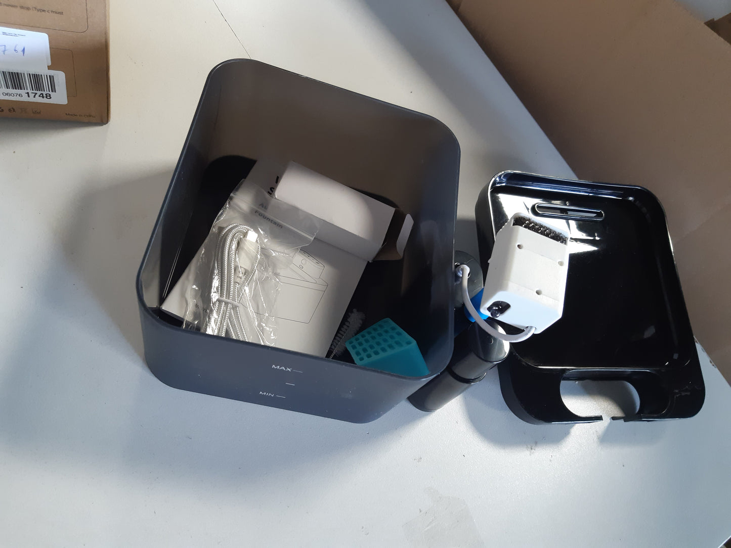 247761 - DMUUPEW PET Shatërvan uji për mace 2.2L me aktivizim automatik, dizajn kundër spërkatjeve, i heshtur, pa tel