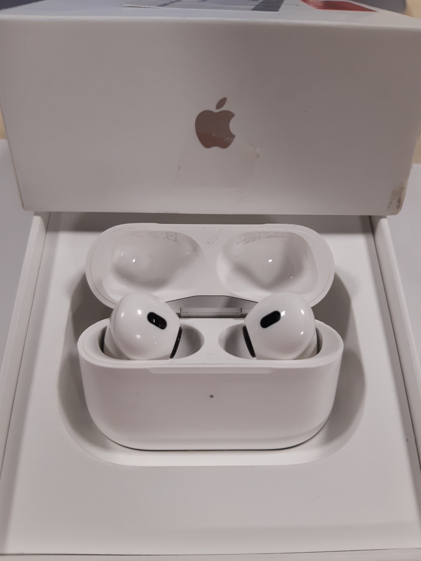 127269 - APPLE AirPods Pro 2, Kufje pa Tel Bluetooth, me Anulimin Aktiv të Zhurmës, Funksionin e Aparatit Dëgjimor, Transparencë, Audio Hapësinore të Personalizuar, Besnikëri të Lartë, dhe Karikim USB-C