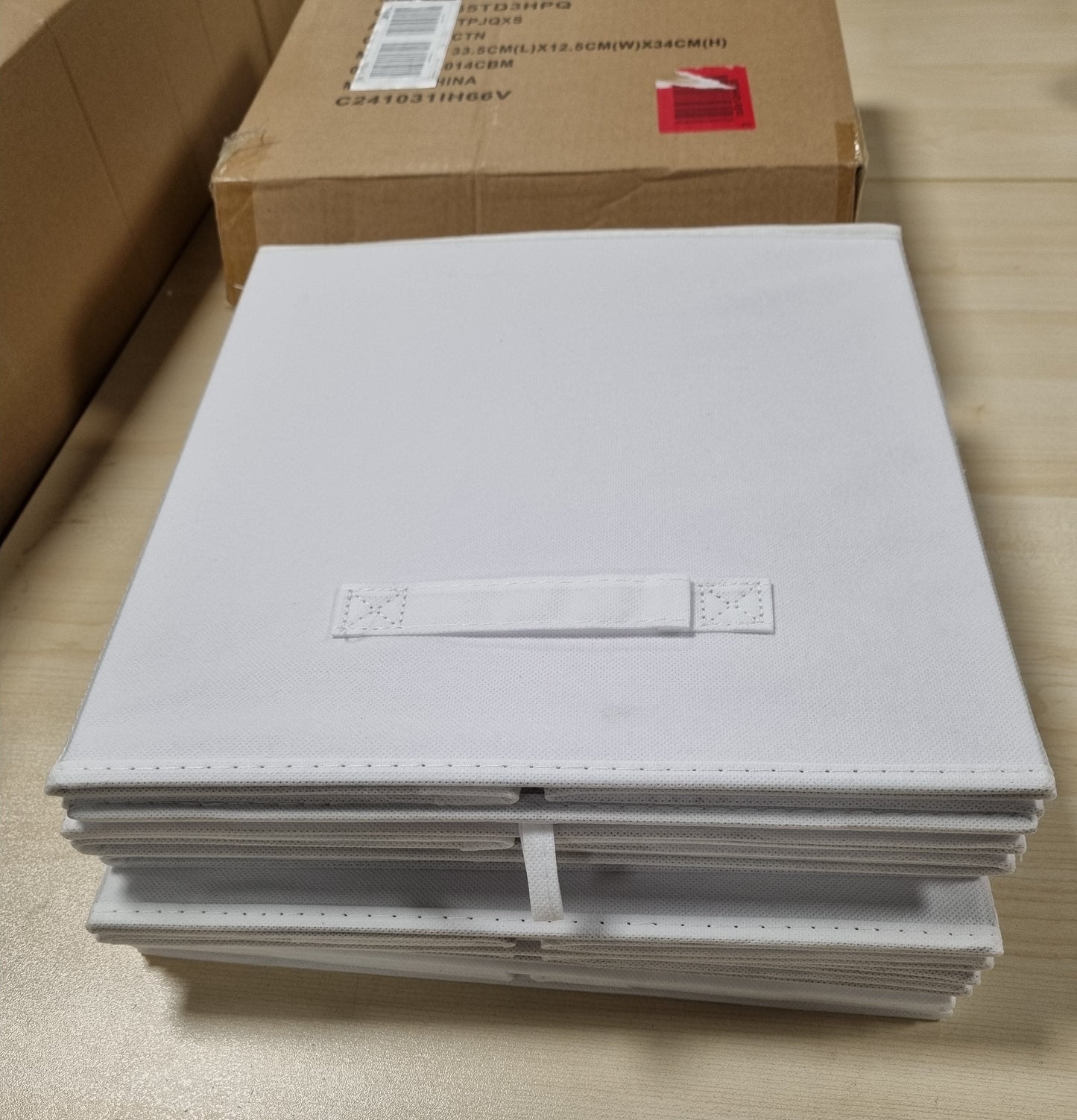 228152 - AMAZON BASICS KUB/ORGANIZUES RUajtJE PËR PËLHURË I PALOSSHËM ME DOREZA, 33 CM X 33 CM X 33 CM, NGJYRË E BARDHË E PLOTË, PAKO ME 6 COPË
