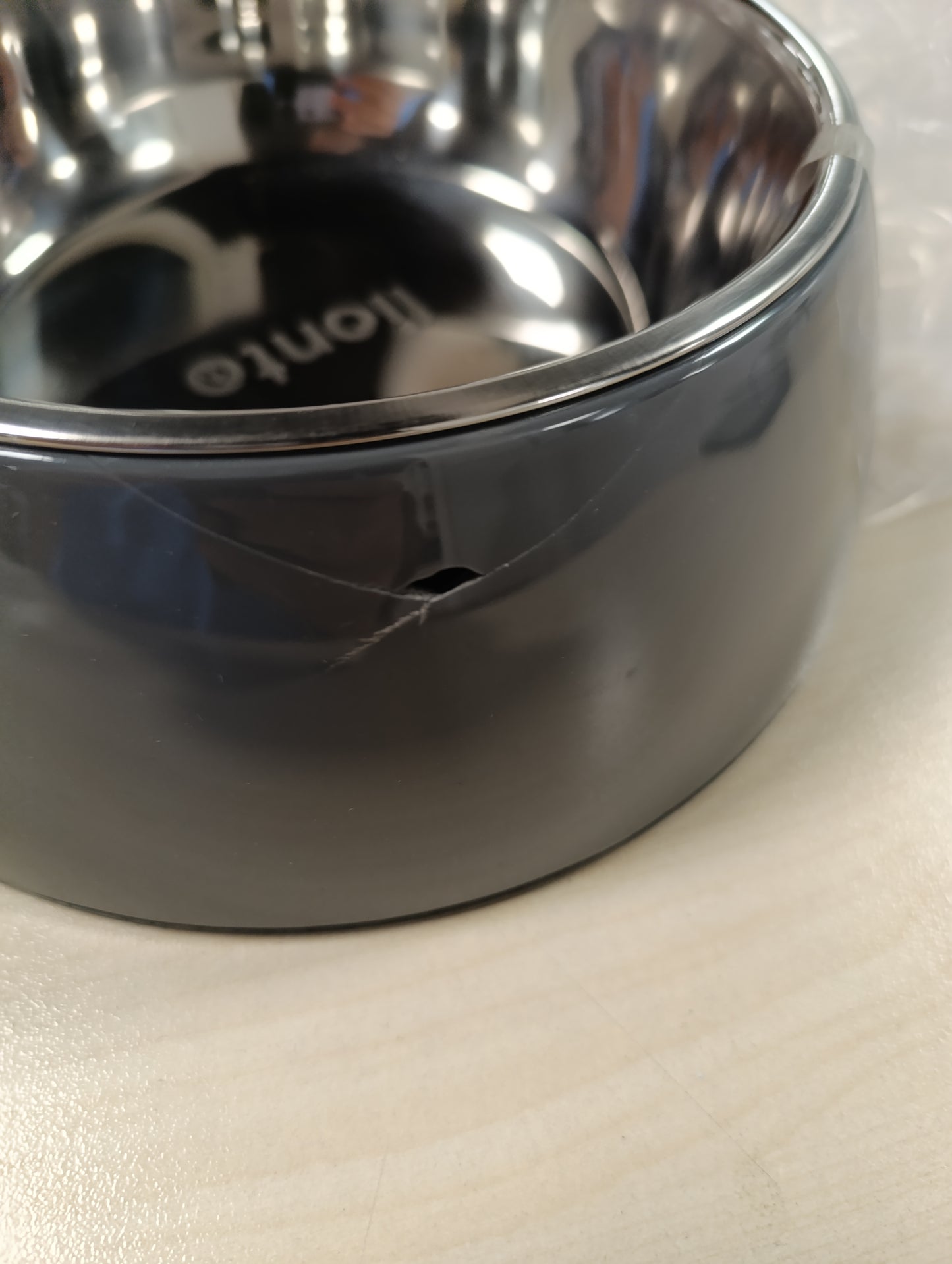 252777 - LIONTO Enë për kafshë shtëpiake prej melamine 940 ml me bazë anti-rrëshqitëse, e bërë nga çelik inox i fortë, dizajn ergonomik, për qen dhe mace, gri