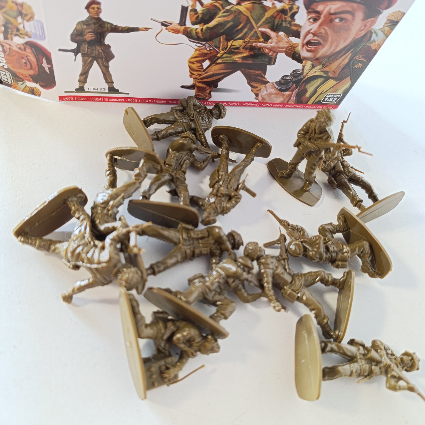 198120 - AIRFIX - Kit Figurash A02701V, Parashutistët Britanikë të Luftës së Dytë Botërore, Modele Plastike për të Rritur dhe Fëmijë mbi 8 Vjeç, Përfshin 13 Figura të Palyer