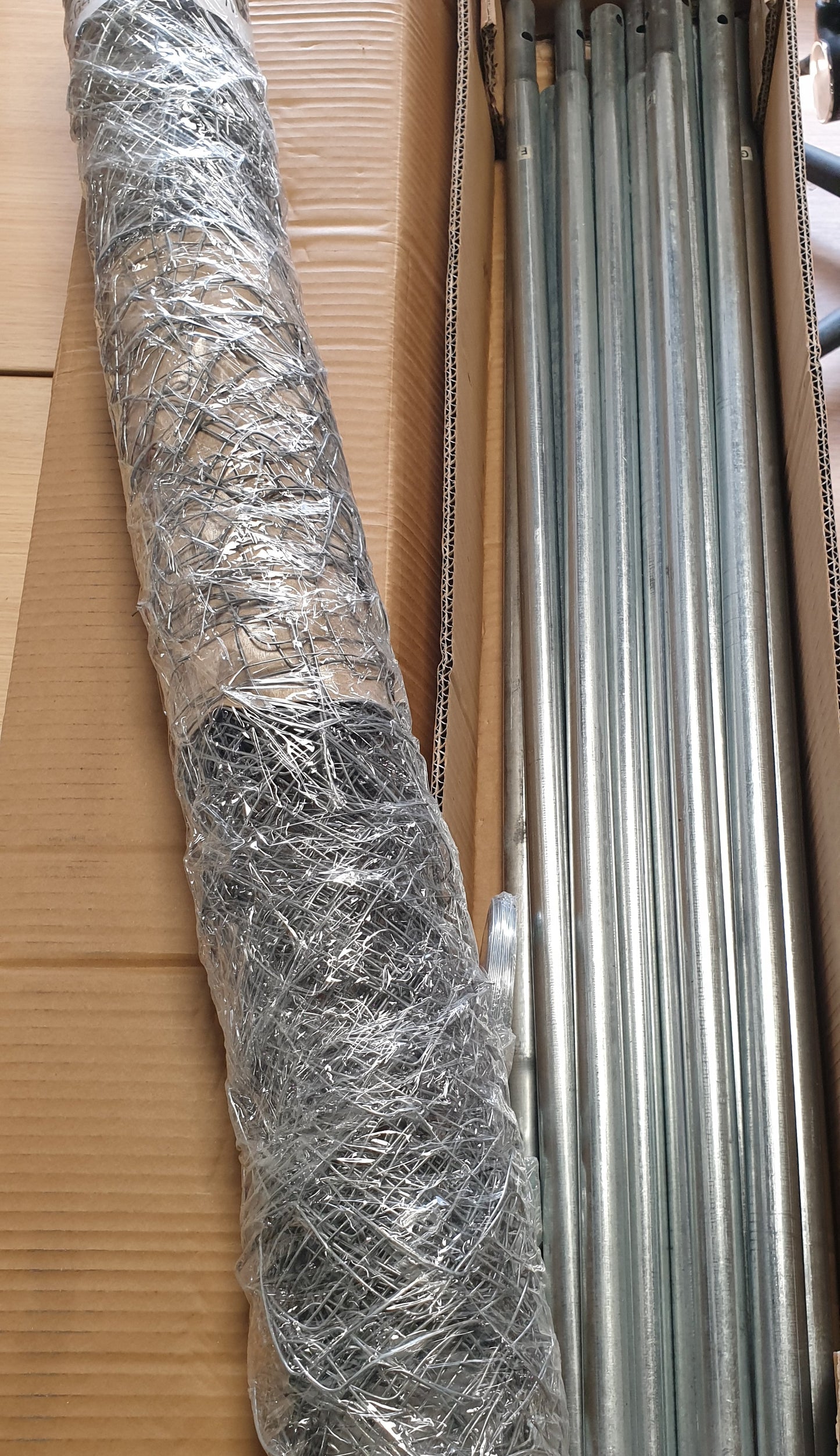 181638 - vidaXL Kafaz Qeni me Çati dhe Derë, Gri 2x2x2m, Çelik i Galvanizuar