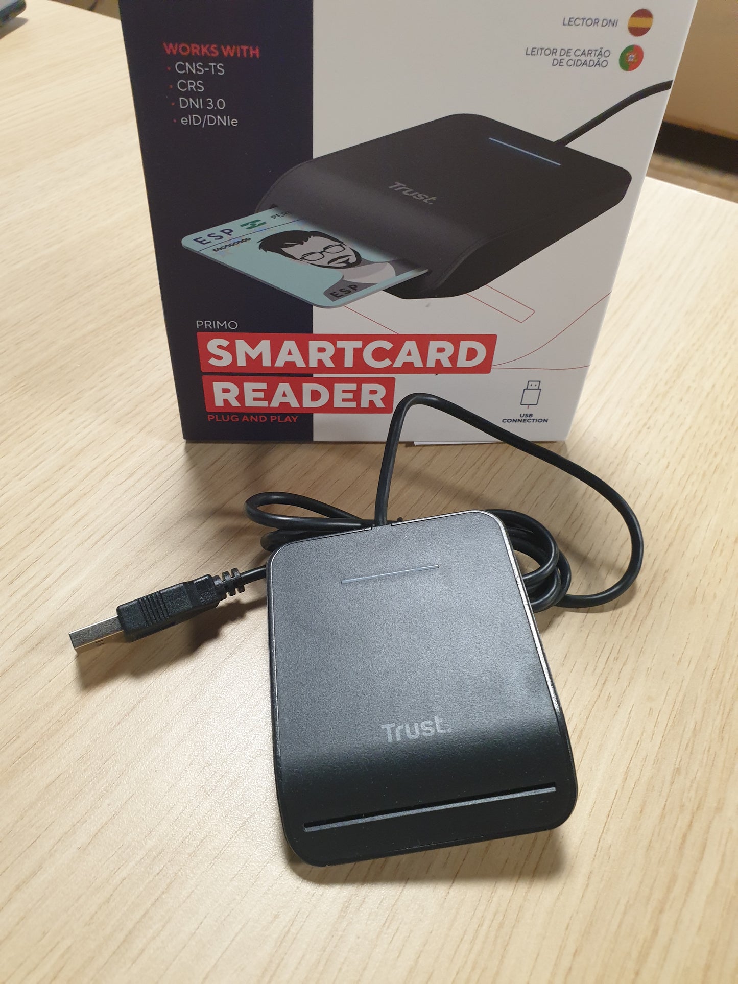 266982 - TRUST Lexues Kartash Primo DNI për Kartat e Identitetit, Lexues Kartash Smart, FIPS 201, FIPS TAA, ISO 7816 Klasa A, B, C, Kabllo USB 100 cm, E Zezë