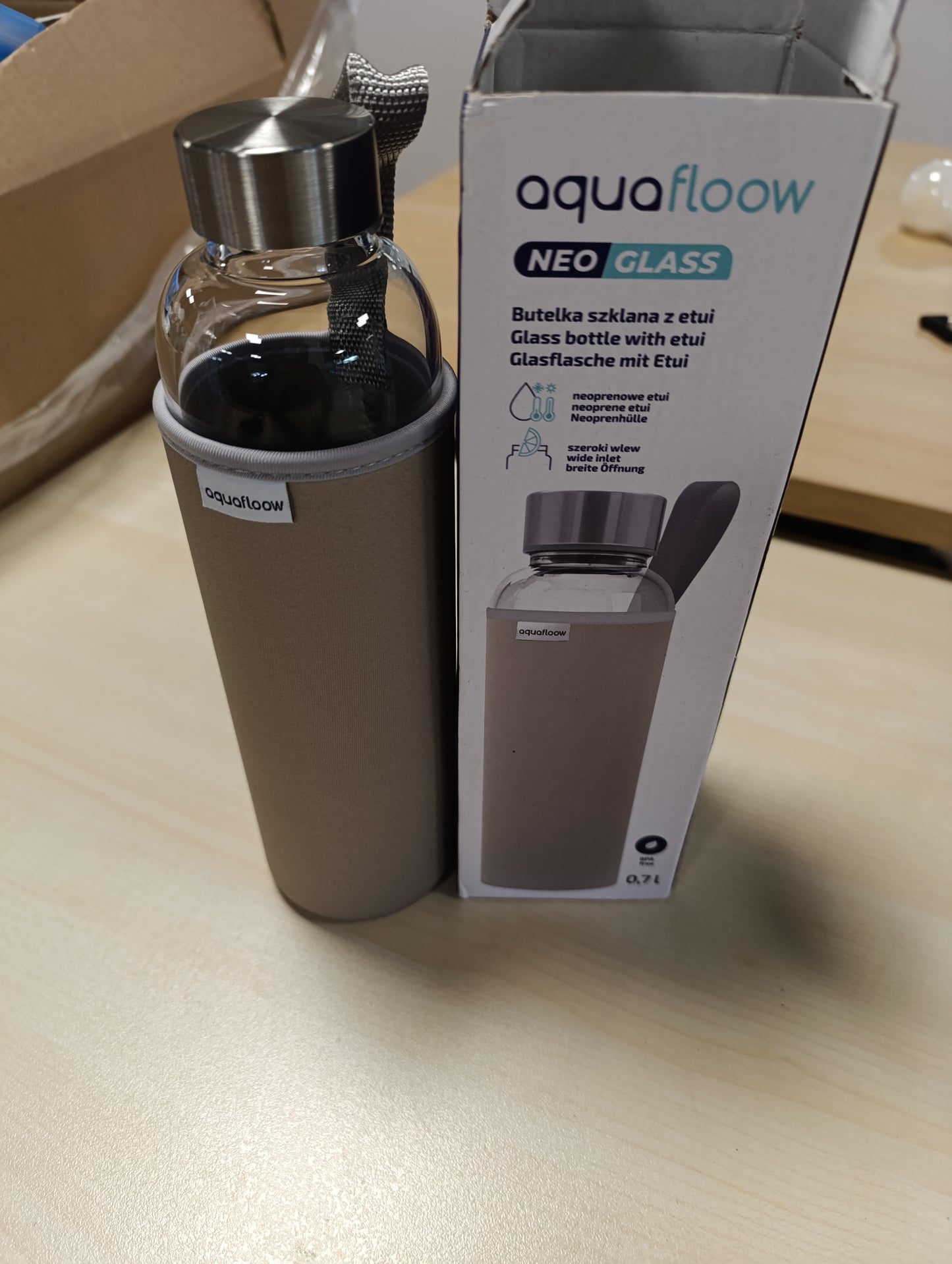 224344 - AQUAFLOOW Shishe uji prej qelqi 700ml me mbështjellës neopreni, Shishe qelqi transparente për pije me kapak bambuje, Bezhë