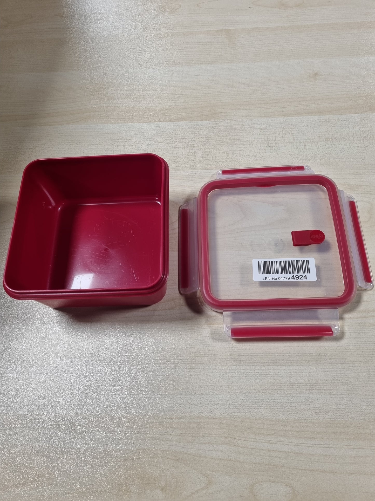 242166 - EMSA KAPËSE ENËSH PËR MIKROVALË N10604 | Valvul mikrovale | 1.3 L | Katror | Kuti dreke | Shenja matjeje të integruara | Prodhuar në Gjermani | E kuqe/Transparente