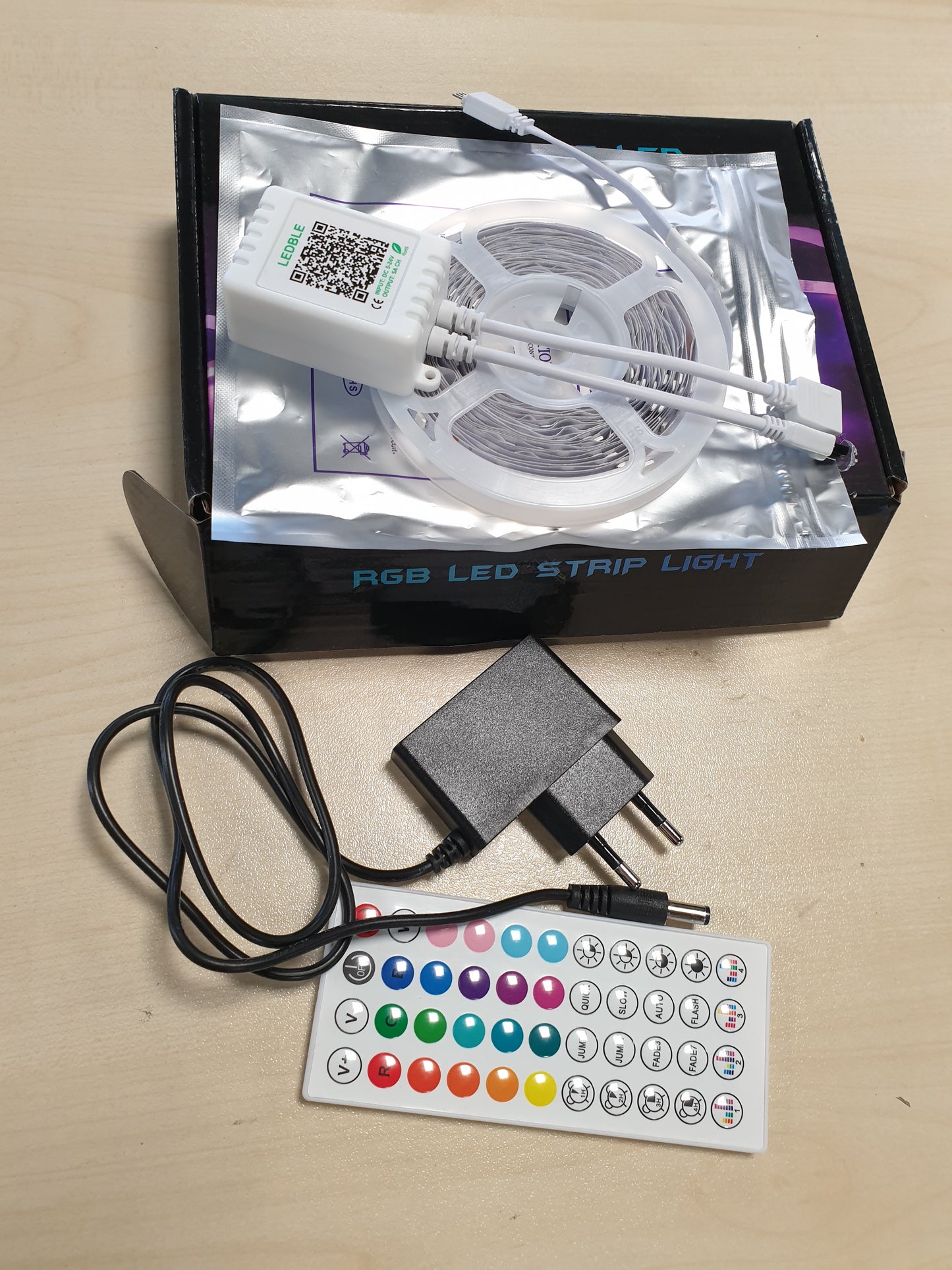 180574 - HOVVIVA - Shirit LED 5M, 30 LED/Metër, RGB 24V, 150 LED, Aplikacion dhe Telekomandë, Sinkronizim Muzikor, Modalitet Kohëmatësi, Për Dhomë Gjumi, Dhomë Lojërash, Festë, Festival