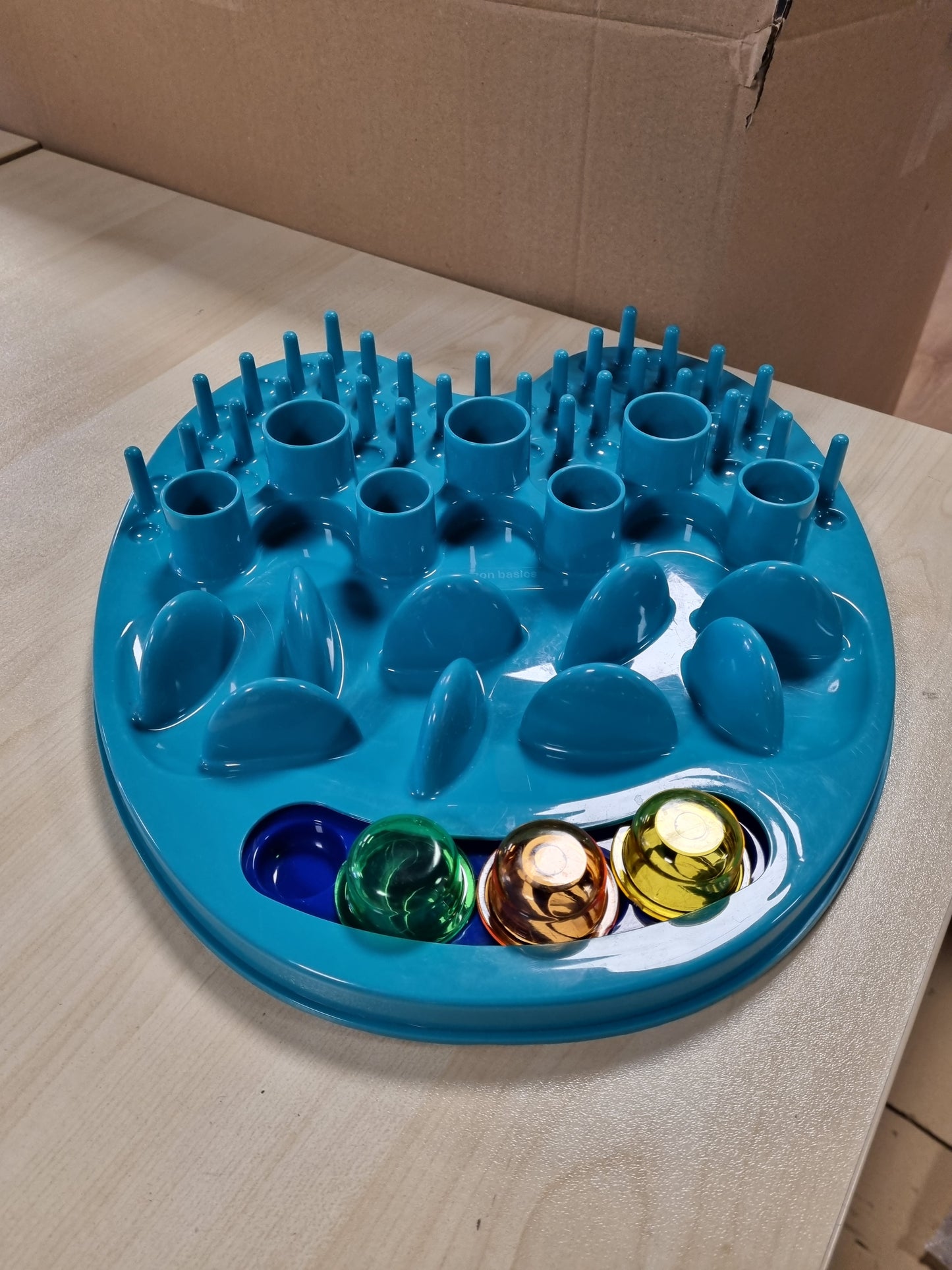 241787 - Enë për kafshë shtëpiake Amazon Basics me aktivitete për qen, blu