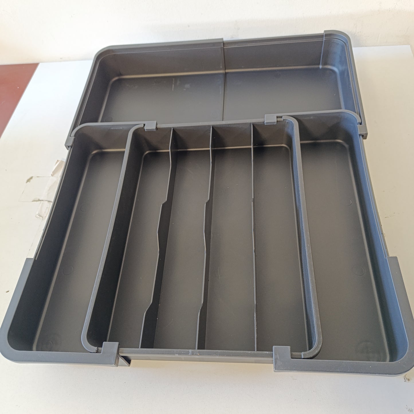 223264 - EUQVUNN Tabaka shumëdrejtimëshe e zgjerueshme për sirtarë, 4-7 ndarje të rregullueshme, ideale për ruajtjen e takëmeve dhe enëve të kuzhinës