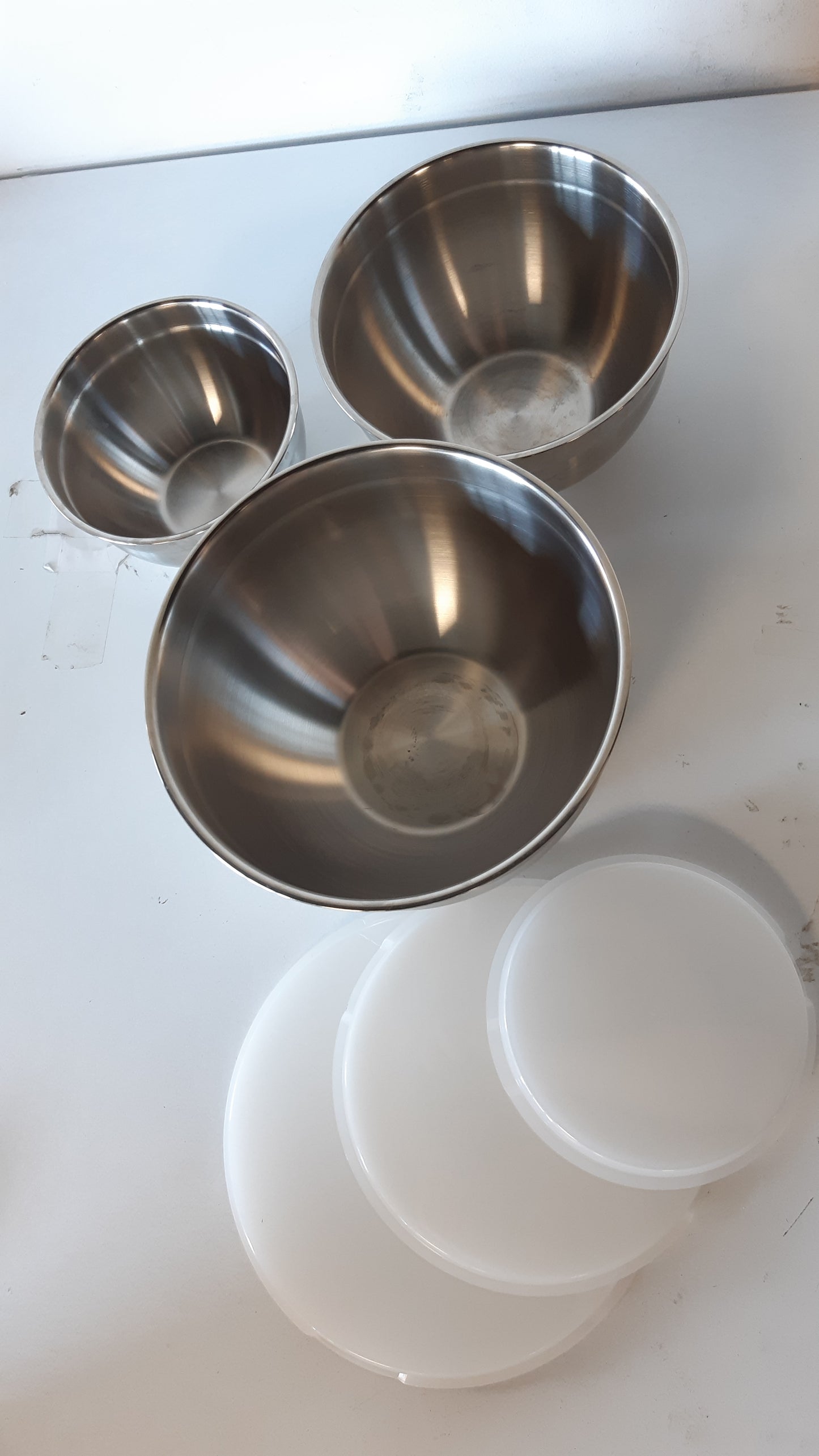217979 - AMAZON BASICS Set Home me 3 tasa sallate prej çeliku inox, argjendi