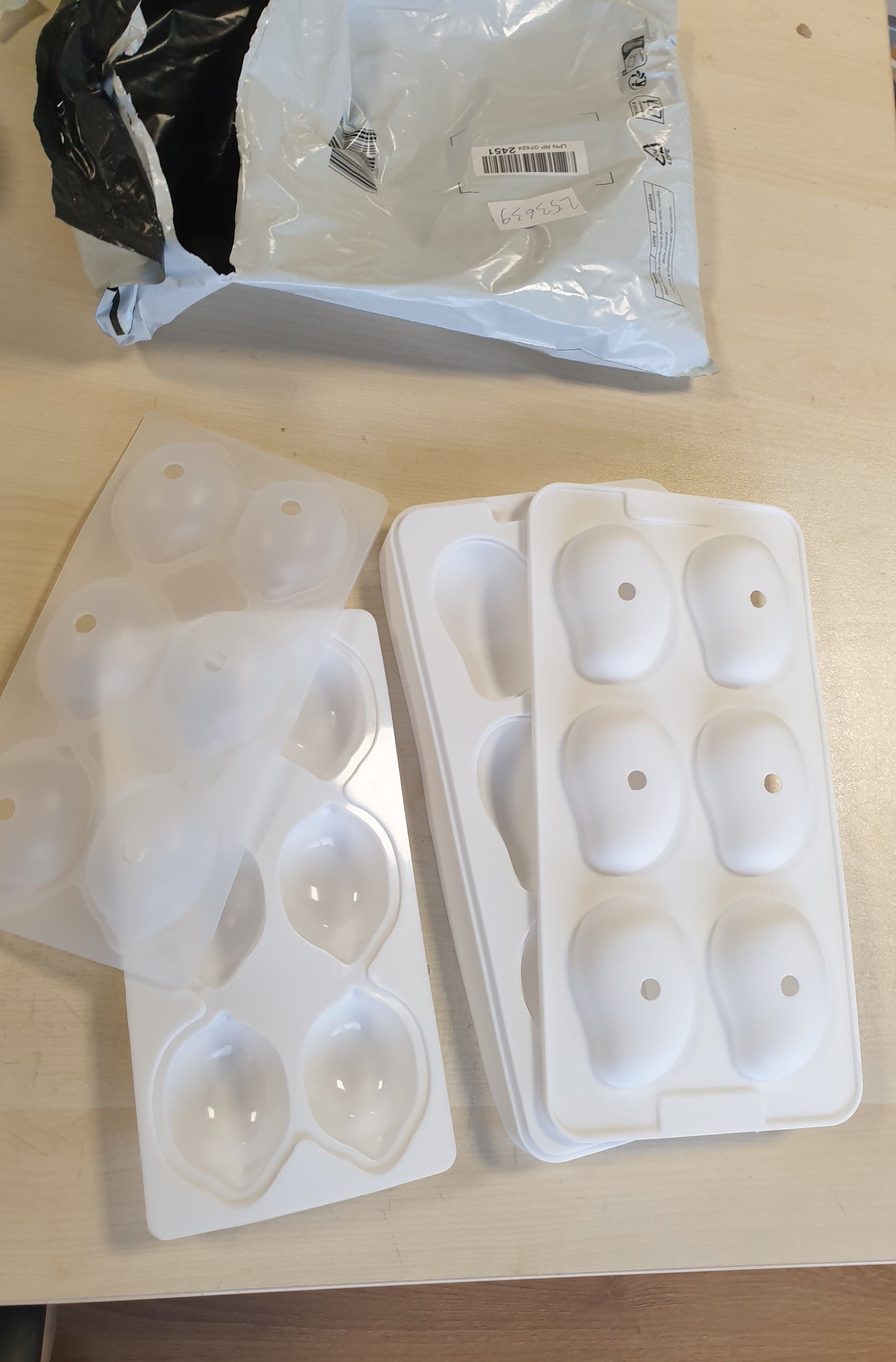 253639 - Forma për pjekje prej silikoni, 1 copë, me 6 vrima për mango me kapak; 1 copë, me 6 vrima për limon; forma silikoni; jo-ngjitëse; praktike