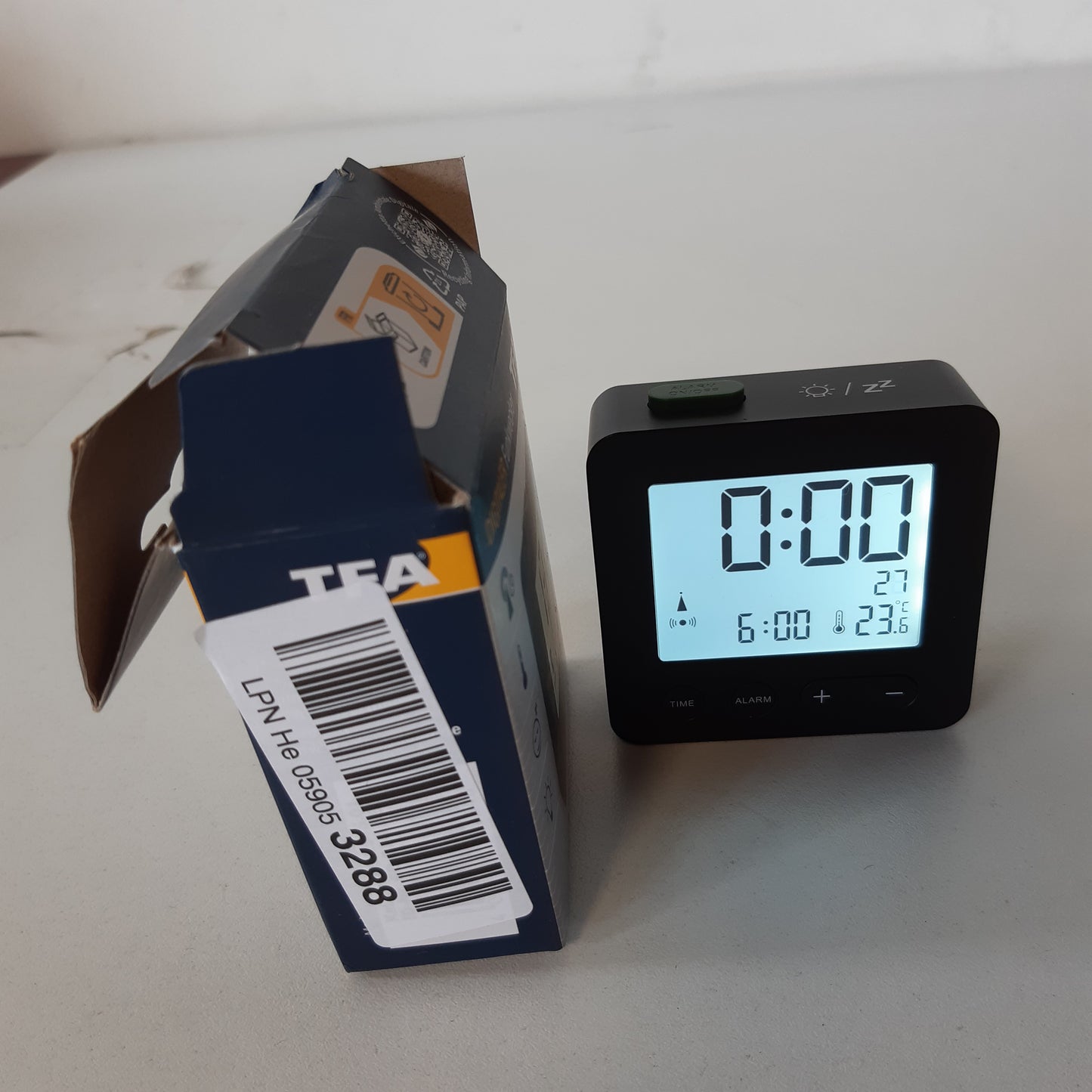 256469 - TFA DOSTMANN Orë me alarm radio dixhitale 60.2545.01, 66 x 22 x 68 mm, 2 bateri AAA