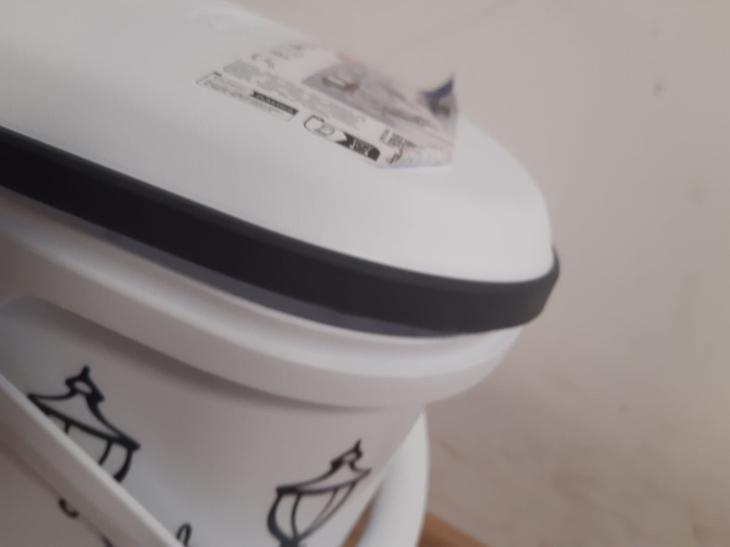 201069 - CURVER Enë për Ushqim për Qen, 10L/4KG, Mbledhje Kafshësh Shtëpiake, Rezistente ndaj Erërave, Hermetike, Dimenzionet 19 x 30 x 35 cm