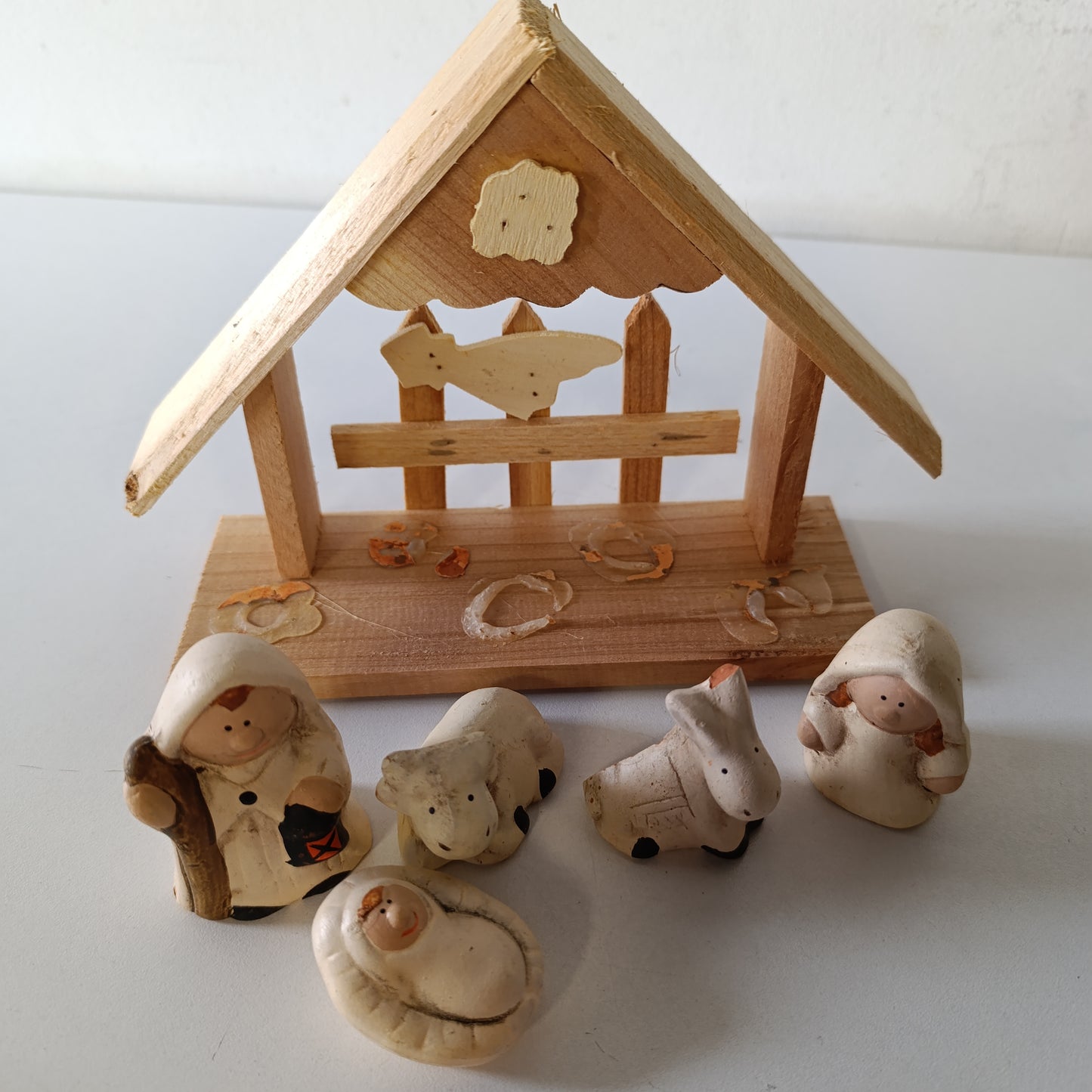 198406 - KOMPANIA JONE Skena e Lindjes së Krishtit, prej Druri, me Figurina, Përmbanësi (28x22cm)