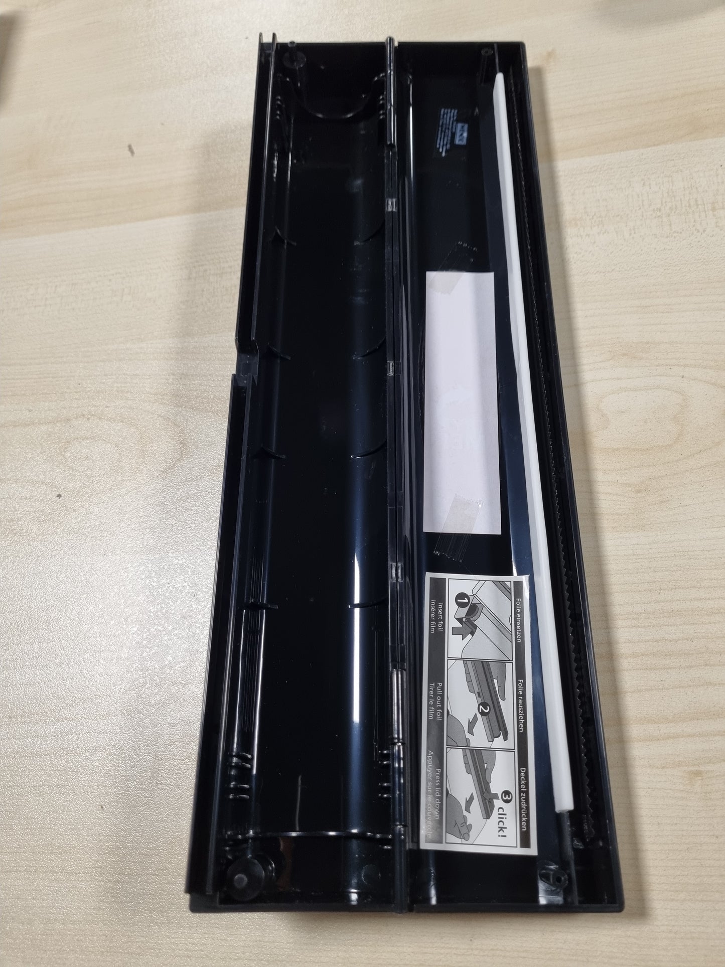 229217 - WENKO Prerës filmi Perfect-Cutter, për film ngjitës dhe letër alumini deri në 33 cm, 38 x 5.2 x 6.7 cm, e zezë