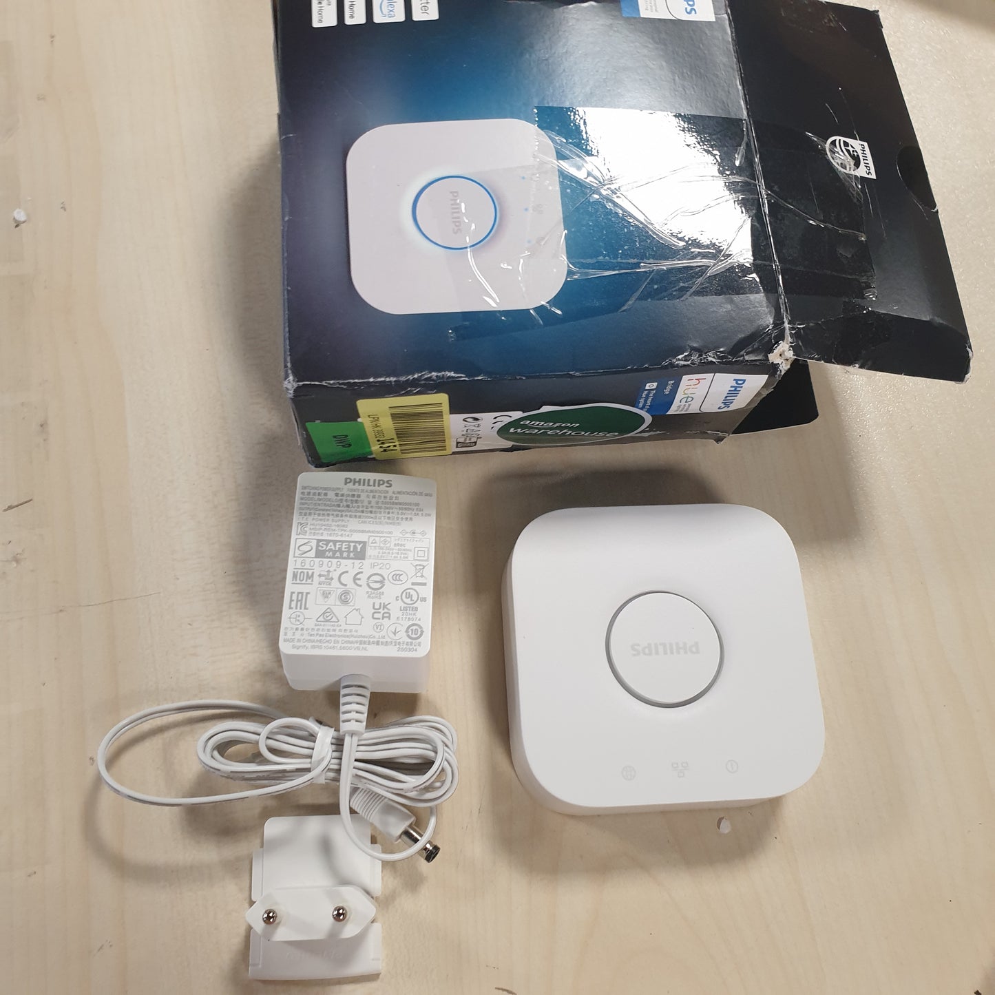 235261 - PHILIPS HUE BRIDGE KONTROLL STANDARD PËR SISTEMET E NDRICIMIT HUE, QENDËR INTELIGJENTE KONTROLLI PËR KONTROLLIN E DRITAVE INTELIGJENTE TË SHTËPISË HUE, E PAJTUESHME ME KONTROLLIN ZANOR DHE NËPËRMJET APLIKACIONIT NGA KUDO
