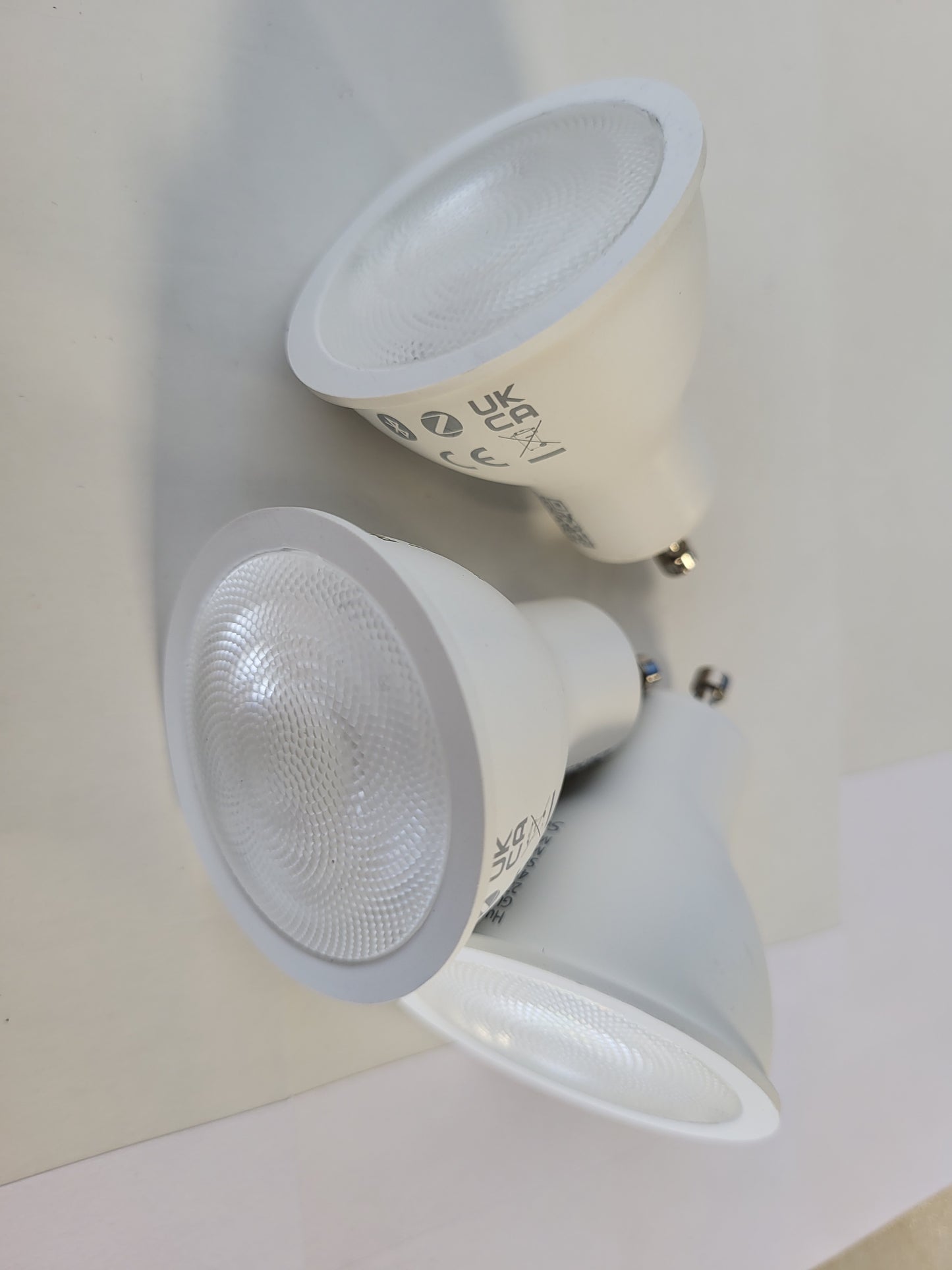 213245 - PHILIPS HUE Llambë LED inteligjente, GU10, 4.2W, 400 lumen, e pajtueshme me Alexa dhe Google Home - Pako me 3