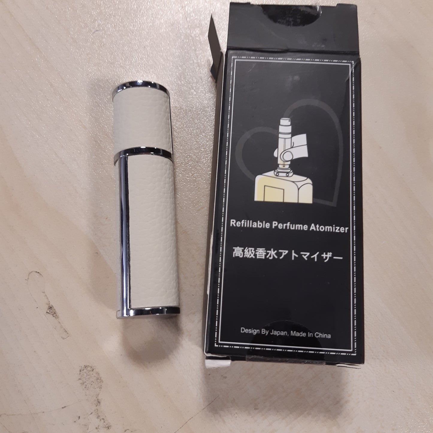 246760 - ASADAYS Dispensues Parfumi me Mbyllje Magnetike, 8ML, Portativ prej Lëkure, ST-White-5ML