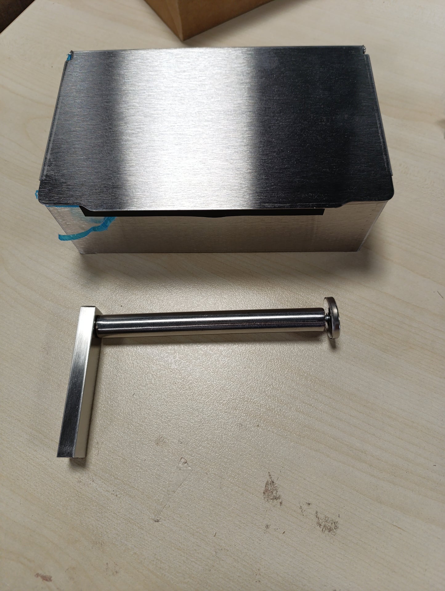 222576 - MBAJTËSE LETRE HIGJIENIKE PËR BANJO DHE KUZHINË, ÇELIK INOX, VETËNGJITËSE OSE E MONTUAR ME SHPIM