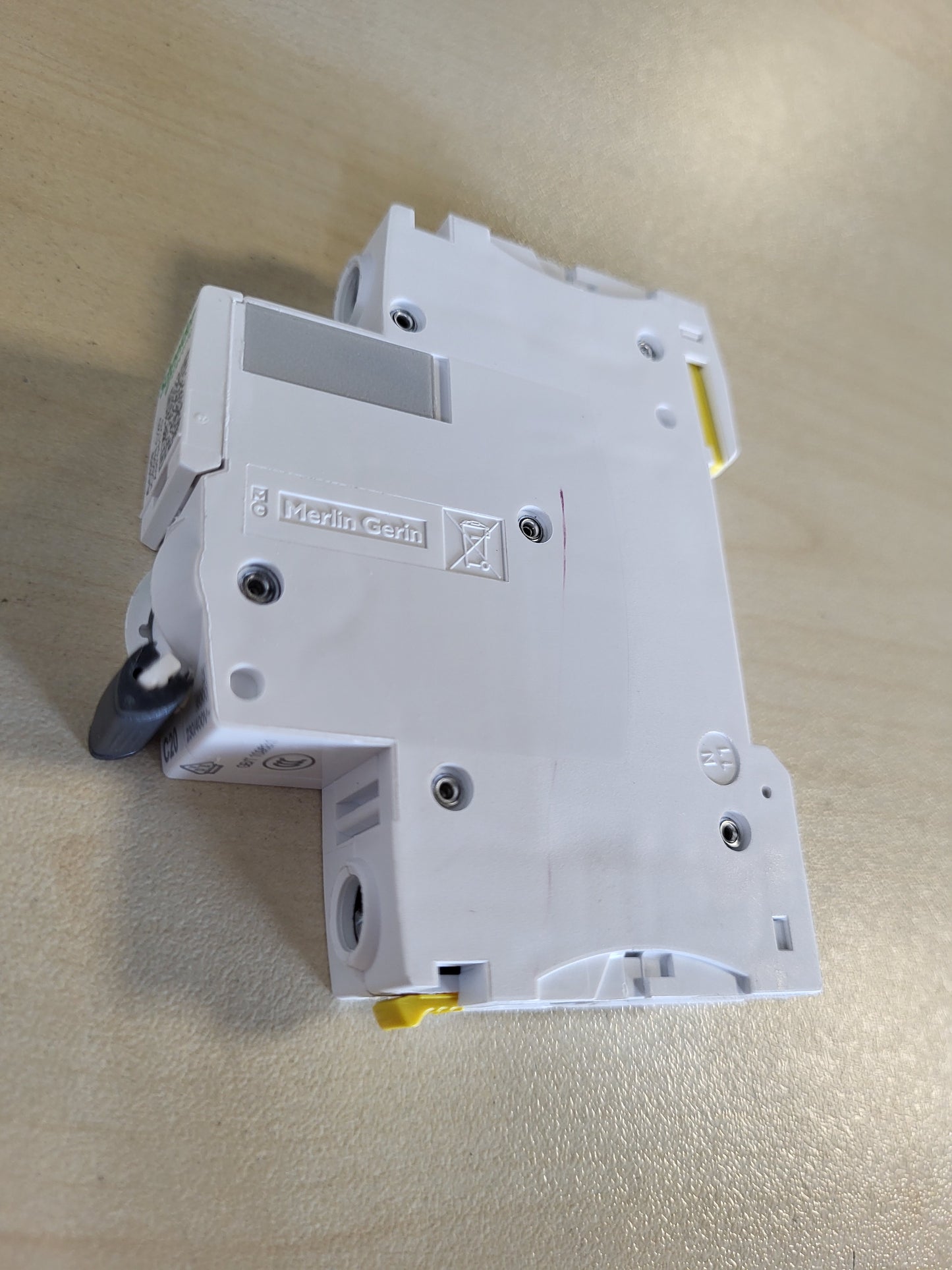 269300 - Ndërprerës qarku miniaturë Schneider Electric Acti9 iC60N, 1-pol, 20A, karakteristikë C, A9F04120, 1 copë