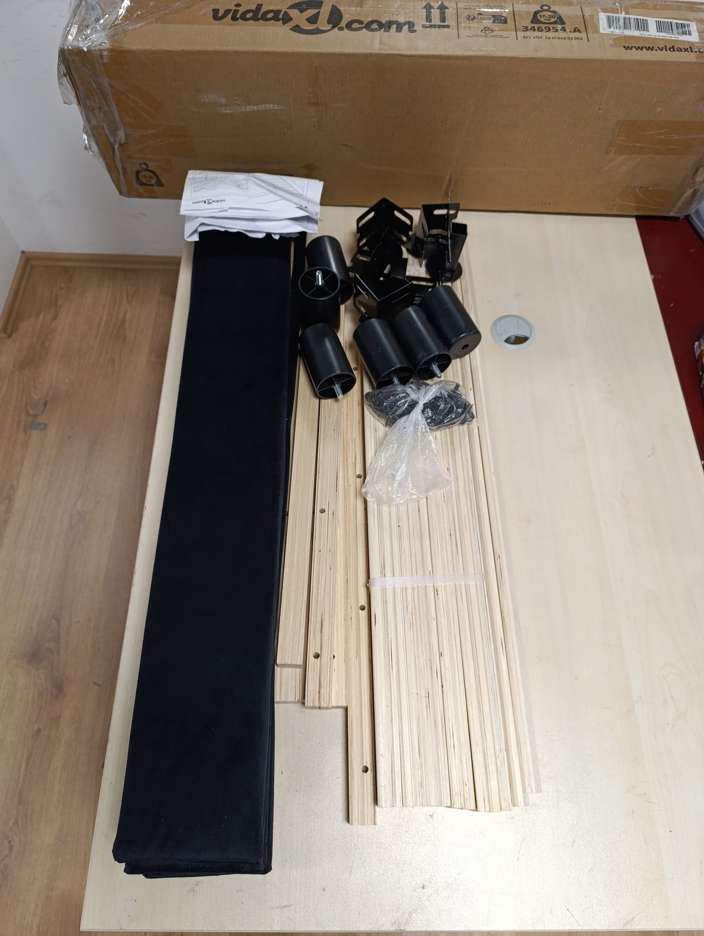 244512 - VIDAXL Kornizë shtrati pa dyshek, ngjyrë e zezë, 90x200 cm, kadife