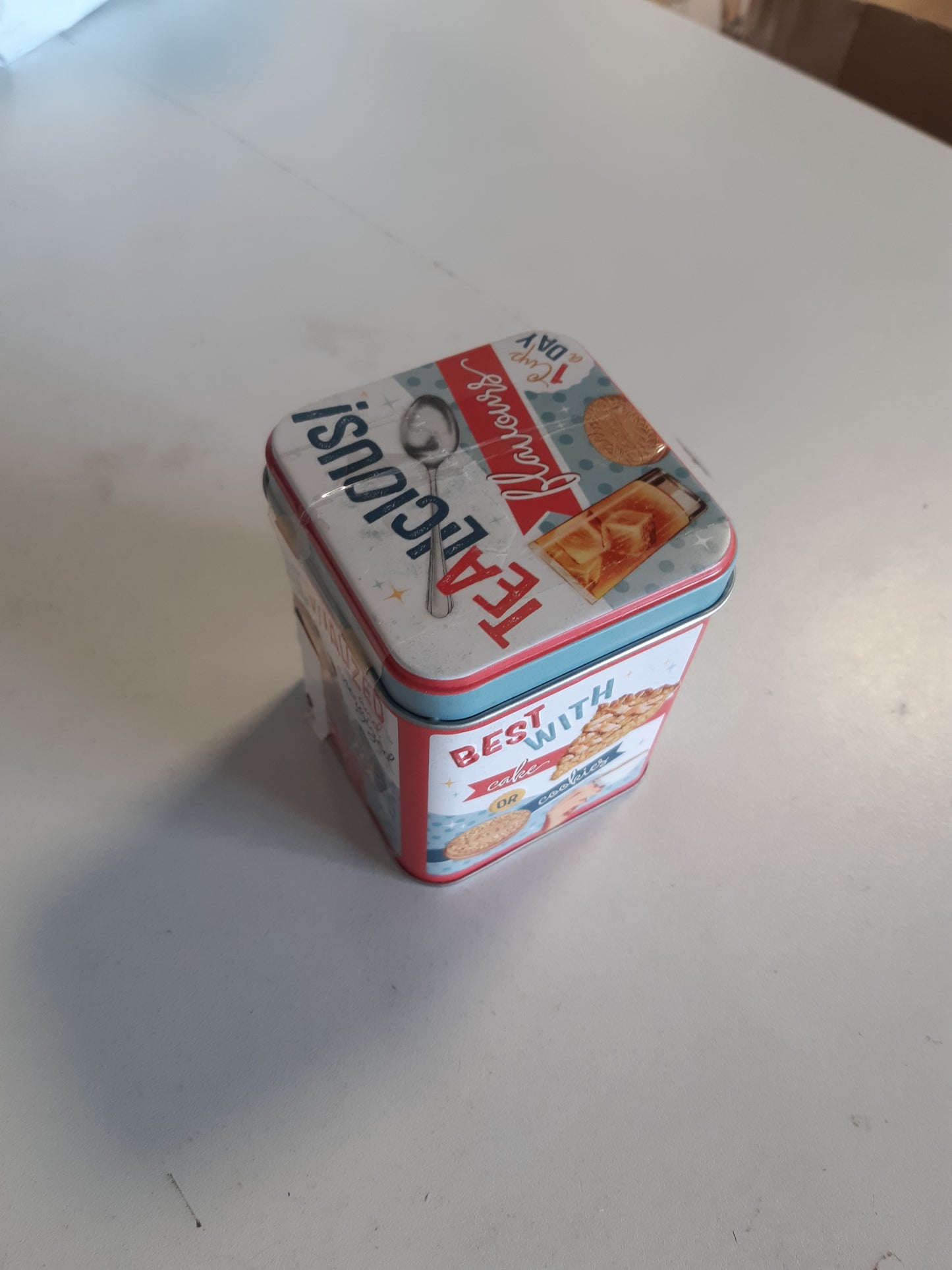 258205 - Kuti çaji retro Tealicious & Tearific, dizajn vintage, për gjethe të lira dhe qese çaji, kapacitet: 100g
