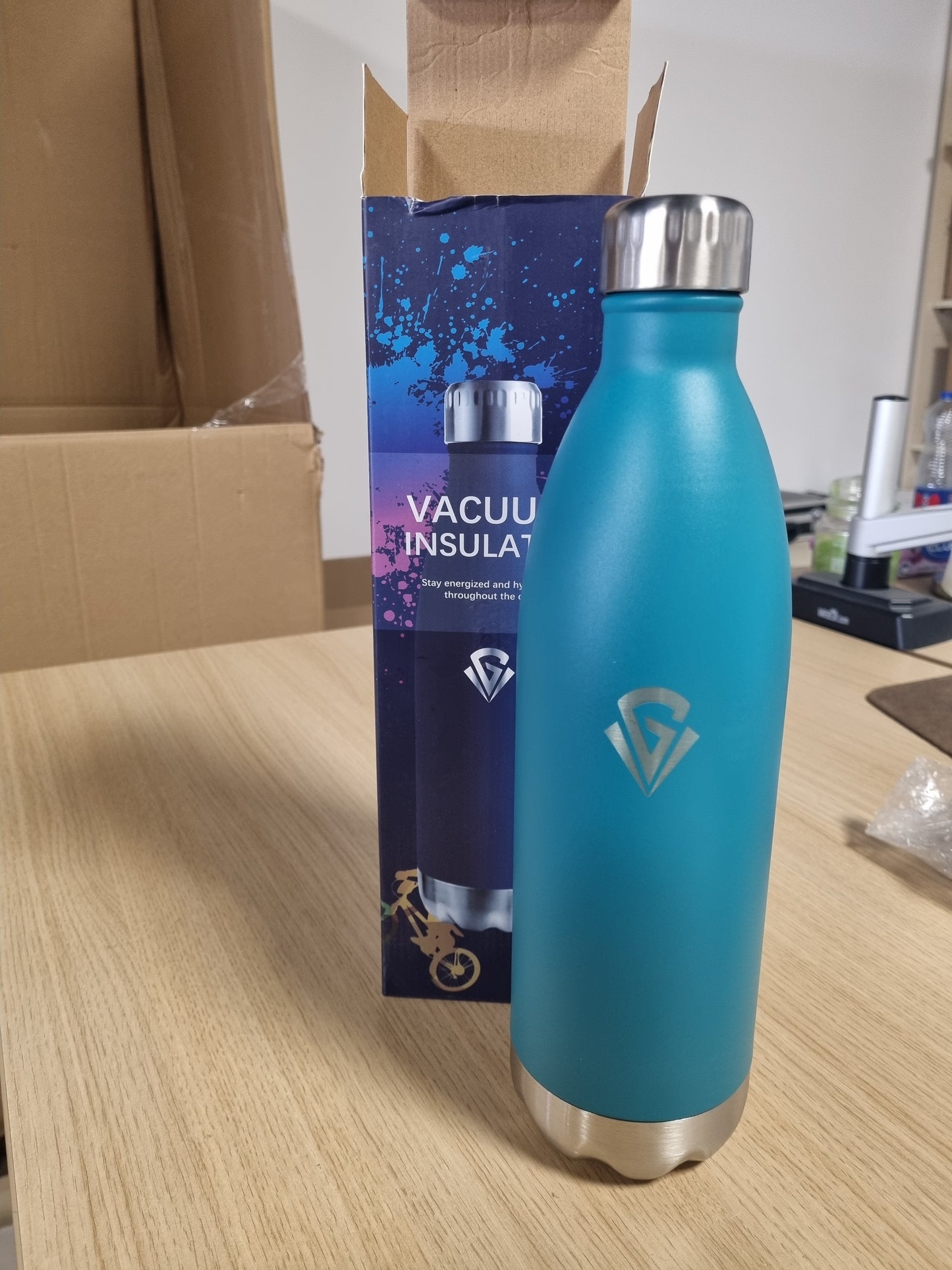 195780 - SHISHE UJI e IZOLUAR, Shishe Çeliku Inox 1L, Izolim i dyfishtë, Mban Pijet e Ftohta për 24 Orë dhe Të Ngrohta për 12 Orë, Përshtatshme për Zyrë, Kamping, Yoga