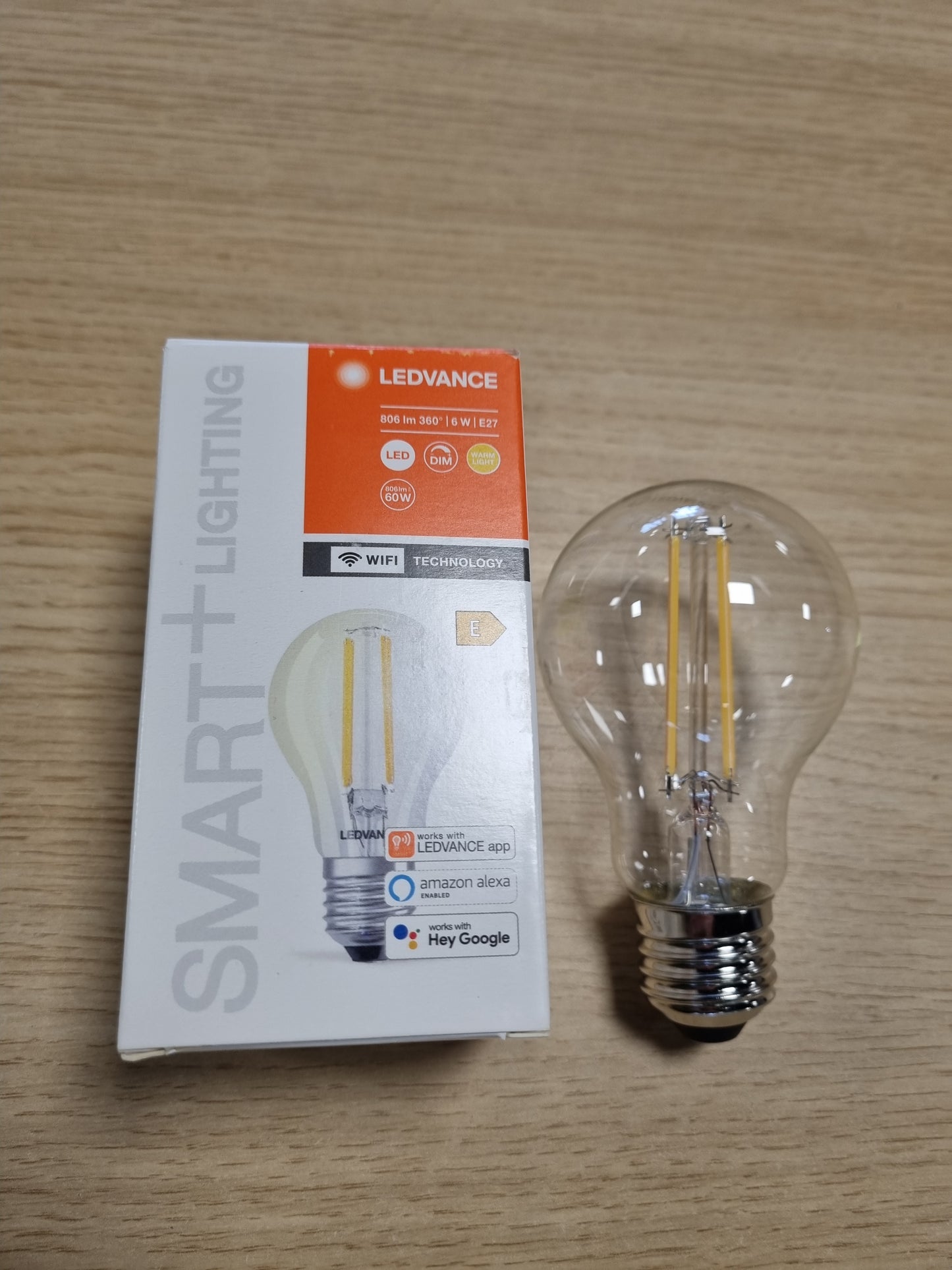 211410 - LEDVANCE Llampa LED Inteligjente me Teknologji WiFi, Bazë E27, Errësim, e Bardhë e Ngrohtë (2700K), Zëvendëson Llambat Inkandeshente 60W, e Kontrollueshme me Alexa, Google Assistant dhe Samsung SmartThings, SMART+, pako me 1