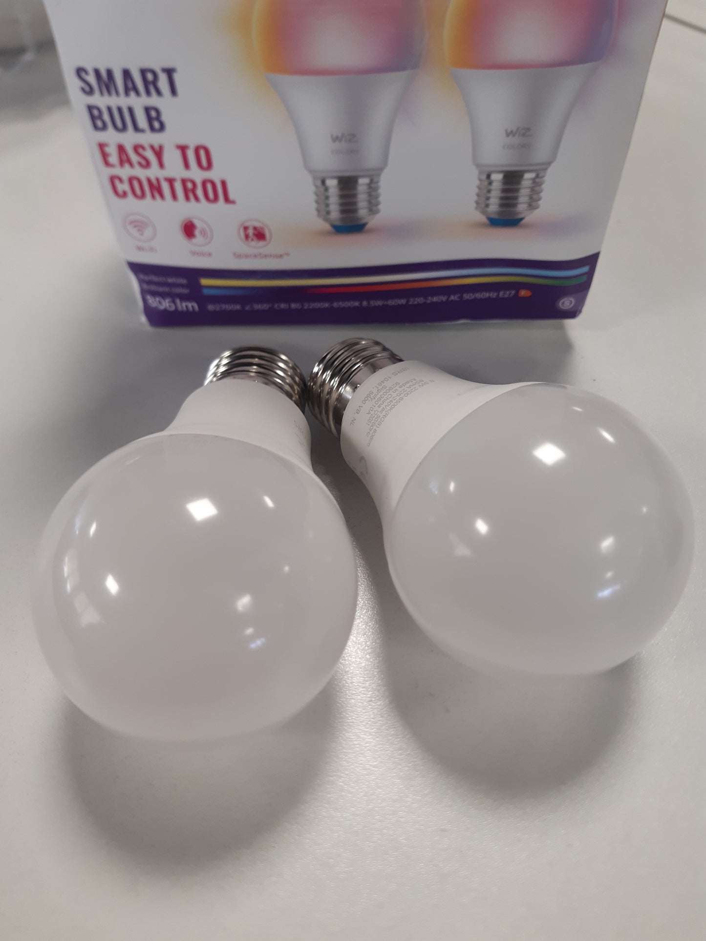 196576 - LLAMBË WIZ SMART LED A60, Ngjyrë e plotë dhe e bardhë 2200-6500K, Bazë E27, Ekuivalente 60W, Fuqi 806 Lumen, Me errësues, E Pajtueshme me Alexa, Google Assistant dhe Apple Home, Pako e 2