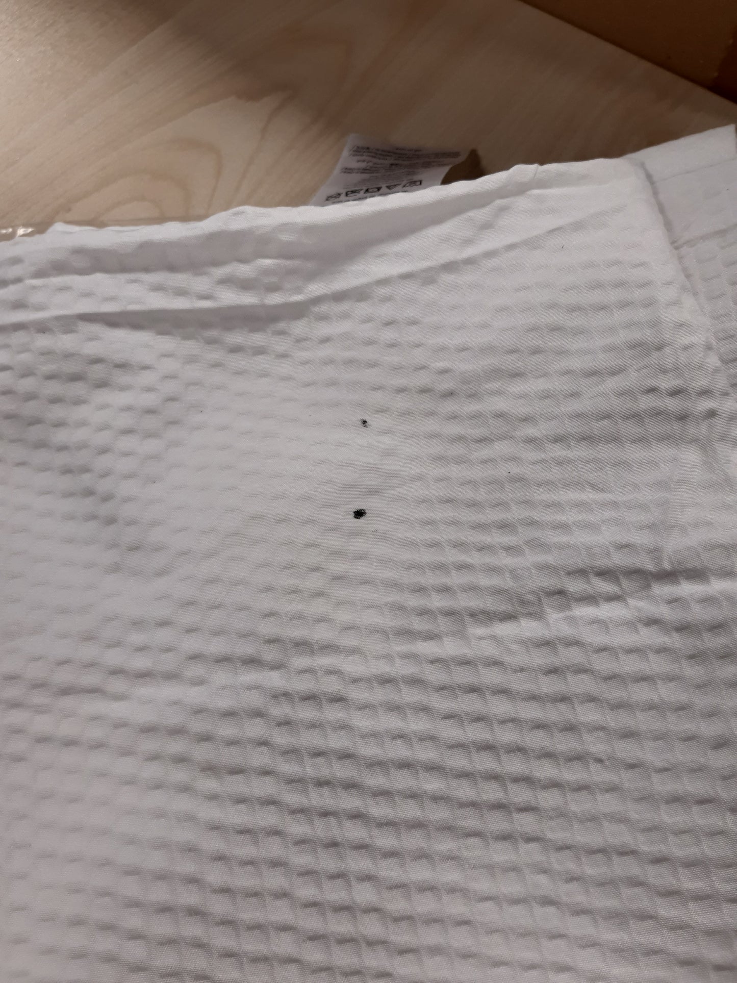 197813 - AMAZON BASICS Perde Dushi e Lehtë me Mikrofibër, e Butë dhe e Lehtë për të Pastruar, me Endje Vaflash, 183x183cm, e Bardhë