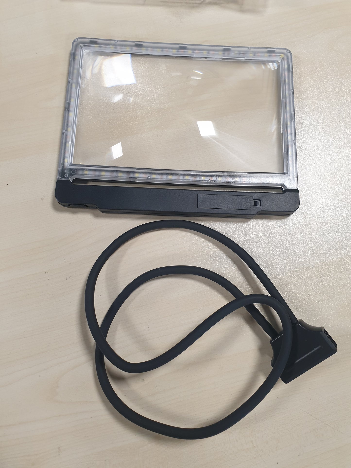 252509 - NZQXJXZ Xham Zmadhues 5X pa Duar me Dritë, Qafë e Varur, 43 LED, 24 cm për Leximin e Shkronjave të Vogla