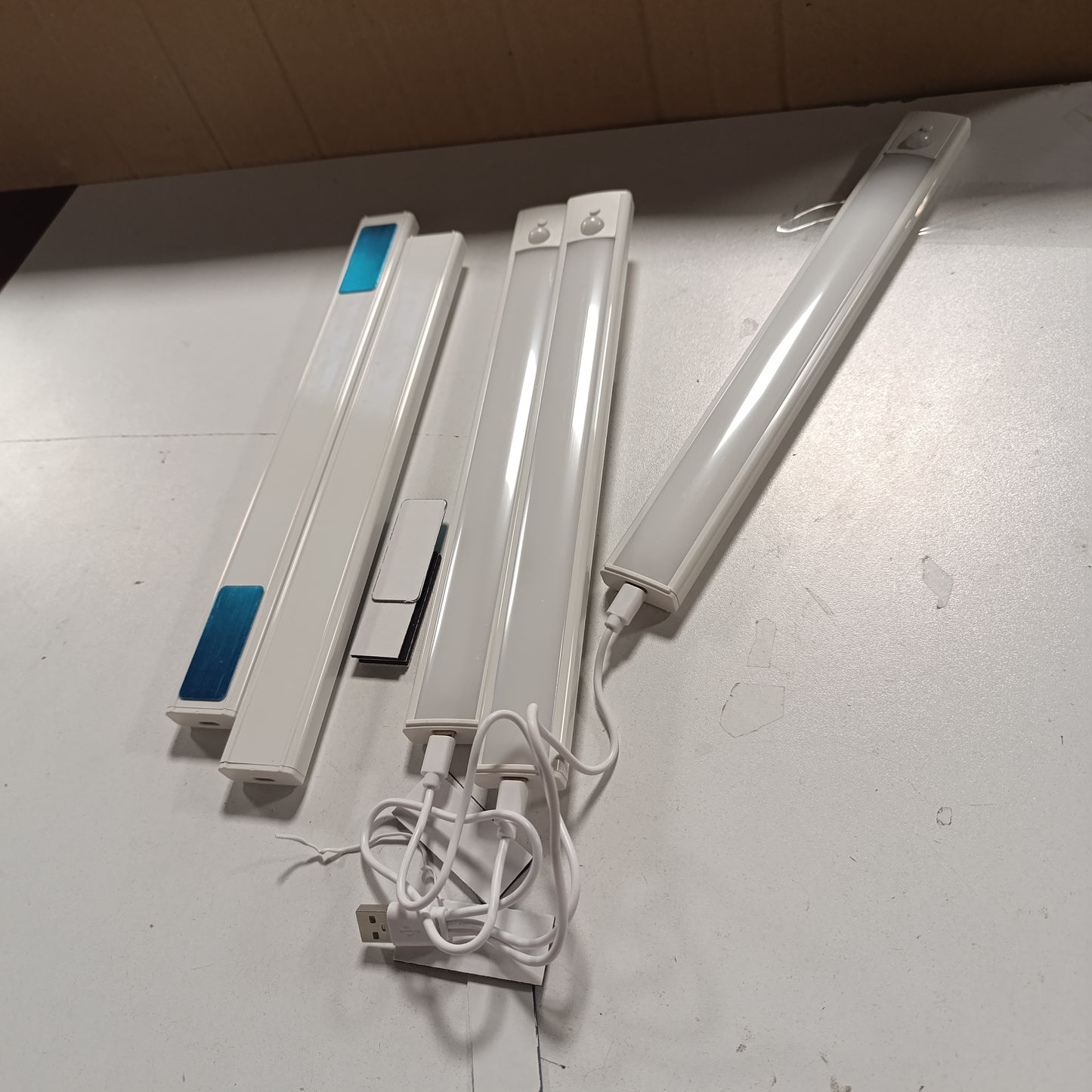 222535 - DAPHOMEU Dritë LED e Rikarikueshme nën Dollap për Kuzhinë, 1500mAh me Sensor Lëvizjeje, Ndriçim 30cm, Ngjyrë e Bardhë të Ftohtë