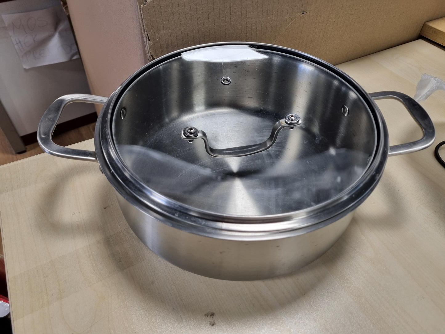 250450 - TENXHERË GATIMI PREJ INOKSI ME FUQI TË ULËT ME KAPAK, Diametër 26 cm