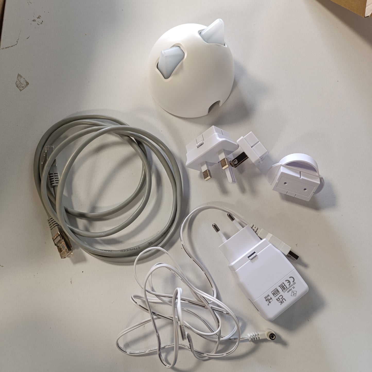 183090 - SURE PETCARE Hub, i Pajtueshëm me SureFlap Microchip Pet Door Connect/Microchip Cat Door Connect, SureFeed Microchip Feeder Connect, Felaqua Connect, me Aplikacion, Ngjyra e Bardhë