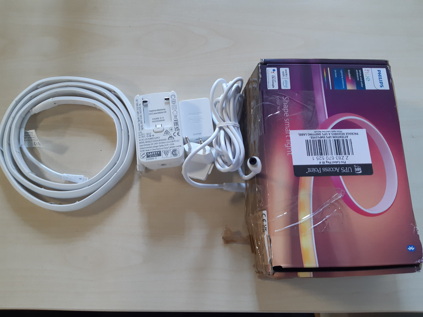 153041 - PHILIPS Hue Shiriti i Ndritshmërisë White and Color Ambiance Gradient, Shirit LED Inteligjent 2m, me 16 Milion Ngjyra, 1600 Lumen, Bluetooth