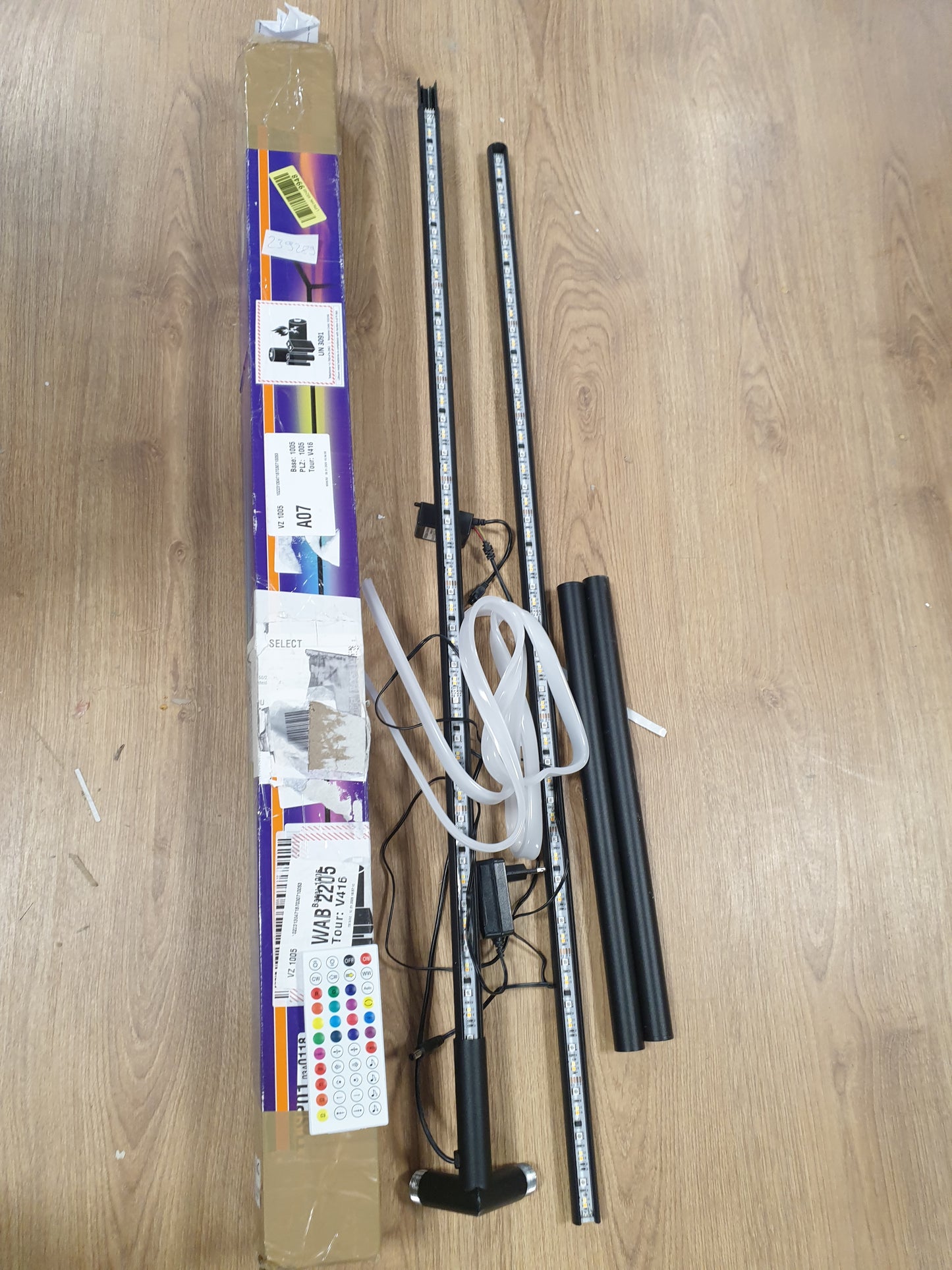 239289 - OSRAM Llambë Dyshemeje me LED për Qoshe Matter over Wifi 2000 mm, 20 W, RGBW, 2700-6500 K, WiFi, Telekomandë, E zezë, Dritë Ambienti