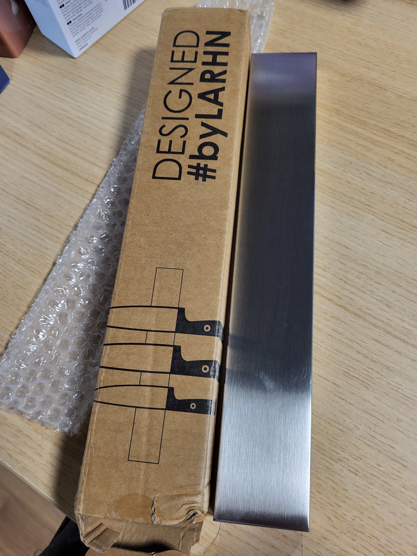 214547 - LARHN Mbajtëse thikash magnetike – 30 cm, çelik inox
