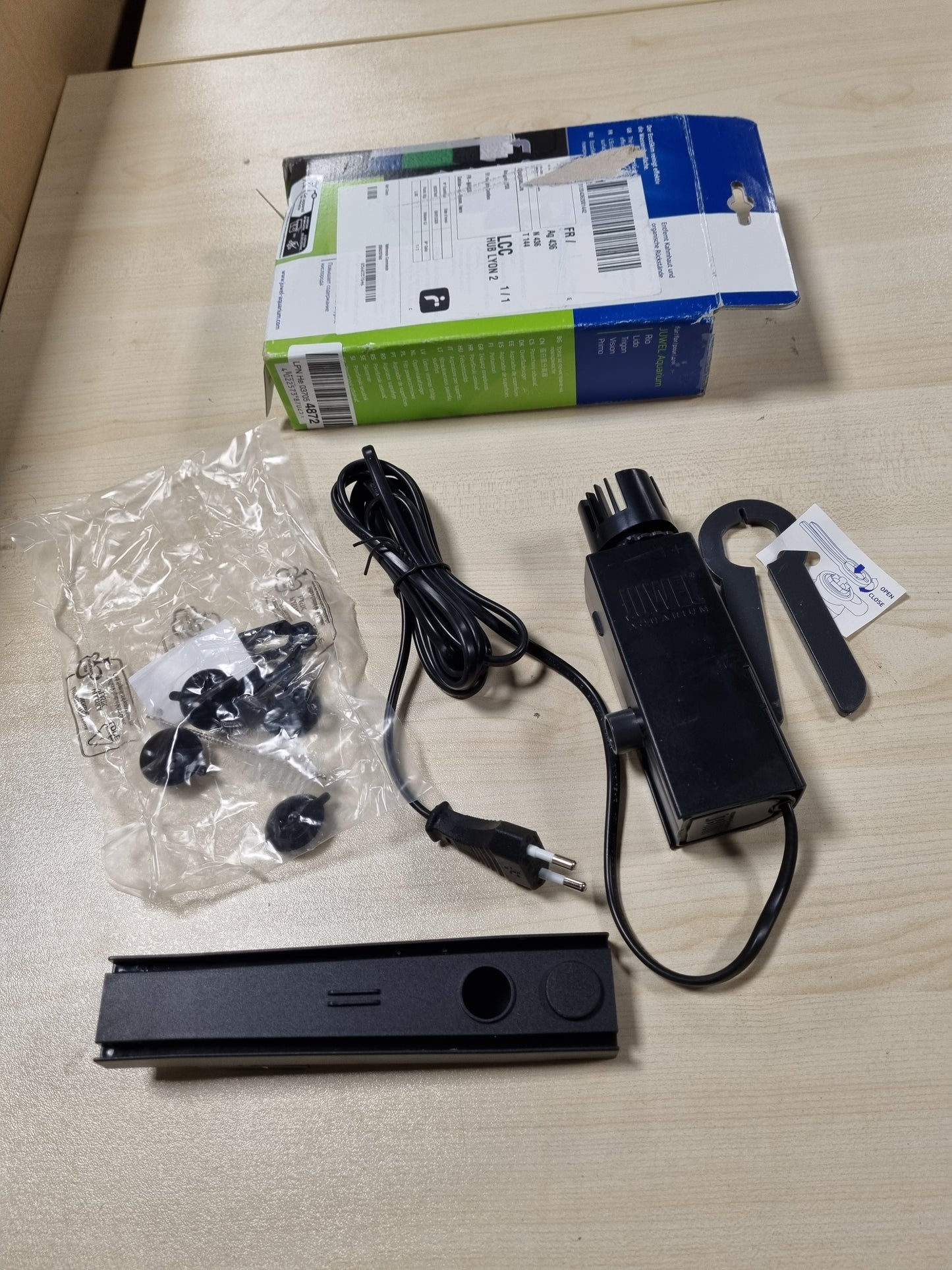 226911 - JUWEL Vakum për sipërfaqe akuariumi ECCOSKIM, kapacitet 100L, material plastik