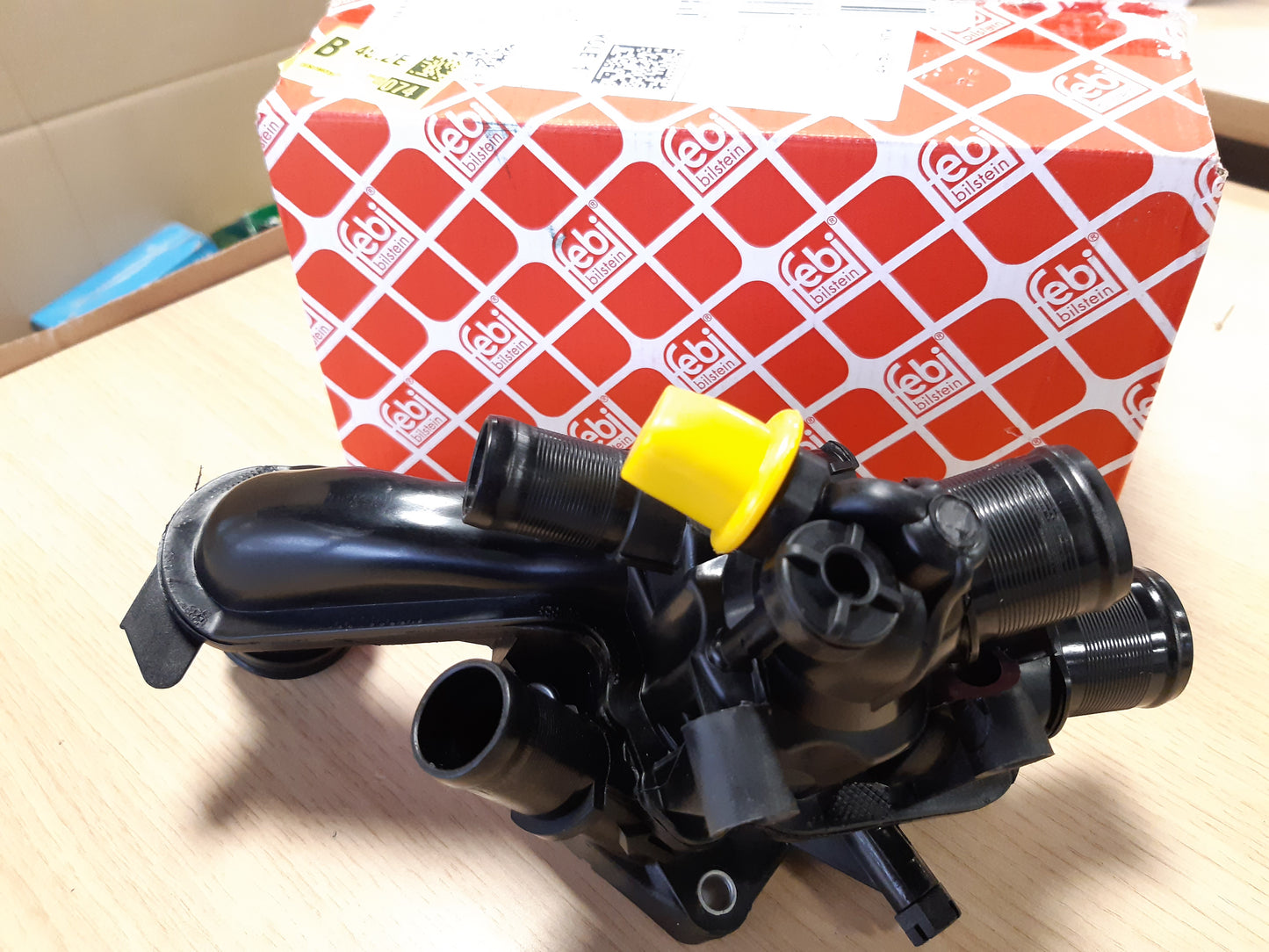 164324 - febi bilstein Termostat 107987 me Strehë, Guarnicion dhe Çelës Termik, 1 Njësi