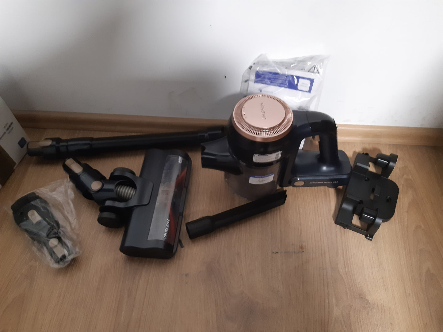 118180 - PROSCENIC P11 LITE Fshesë pa Tel me Shkop, Fuqi 450W dhe Presion 40KPa, Kohë Përdorimi 40 Minuta, Furçë Kundër Ngatërresës, Ekran LED, Bateri e Lëvizshme, Përshtatshme për Dysheme, Qilima dhe Flokë