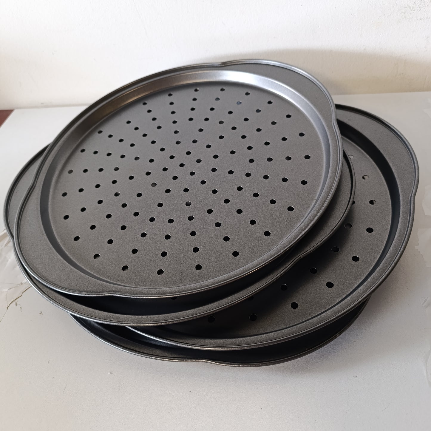 196526 - RELAXDAYS Set me 4 Tepsi për Pica, Dimensionet 20x32x32 cm, me Mbështetëse, i Përshtatshëm për Tepsi Picash dhe Flammkuchen, Tepsi e Rrumbullakët me Shtresë Jo-ngjitëse, Antracit