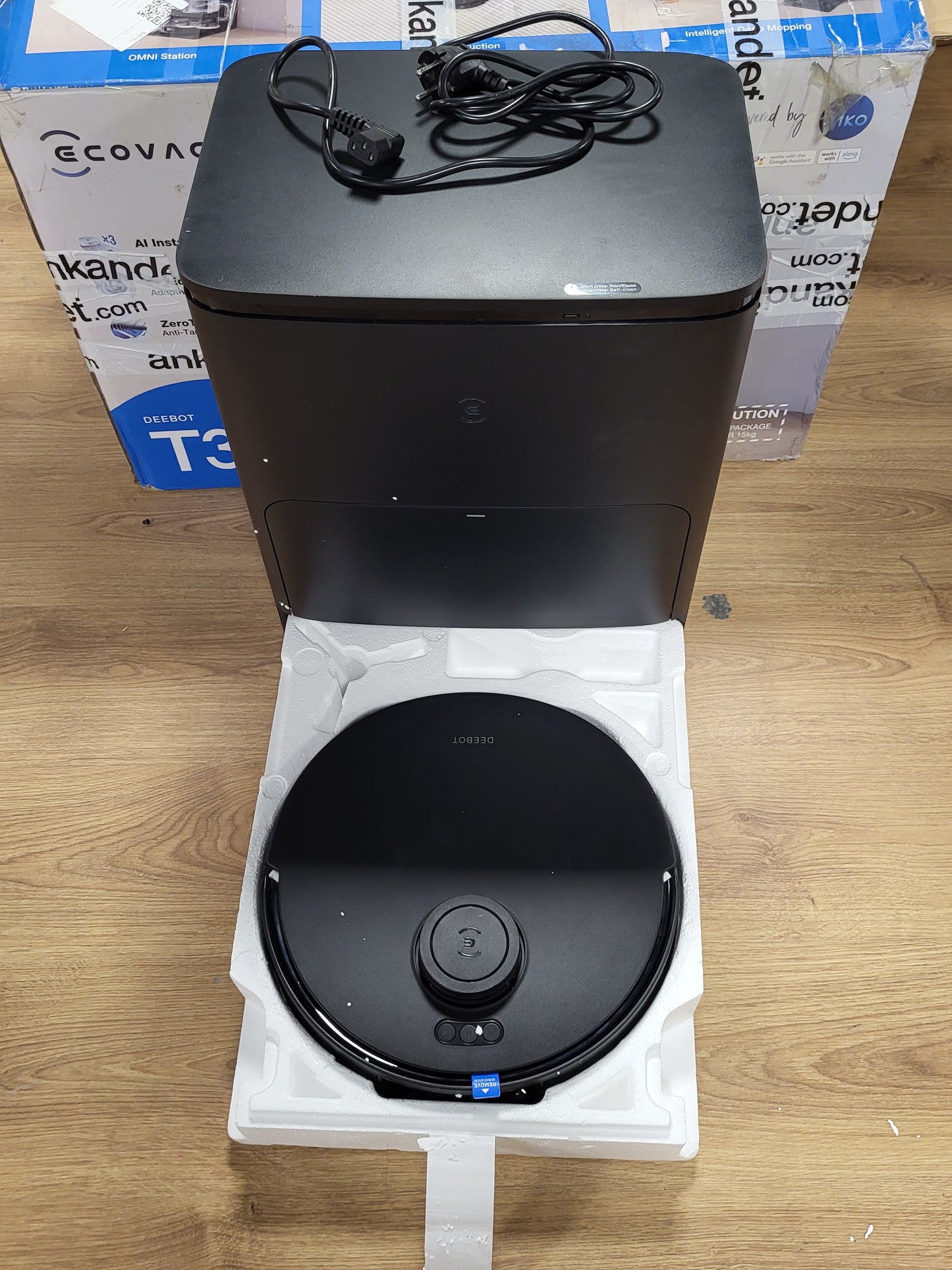 267552 - ECOVACS Fshëse Robotike DEEBOT T30S PRO me Mop, Fuqi Thithjeje 11,000 Pa, Teknologji ZeroTangle, Mop me Ujë të Nxehtë 70°C, Pastrim i Skajve me TruEdgeâ„¢, Bateri 6,400 mAh, Shmangie Pengesash me Inteligjencë Artificiale
