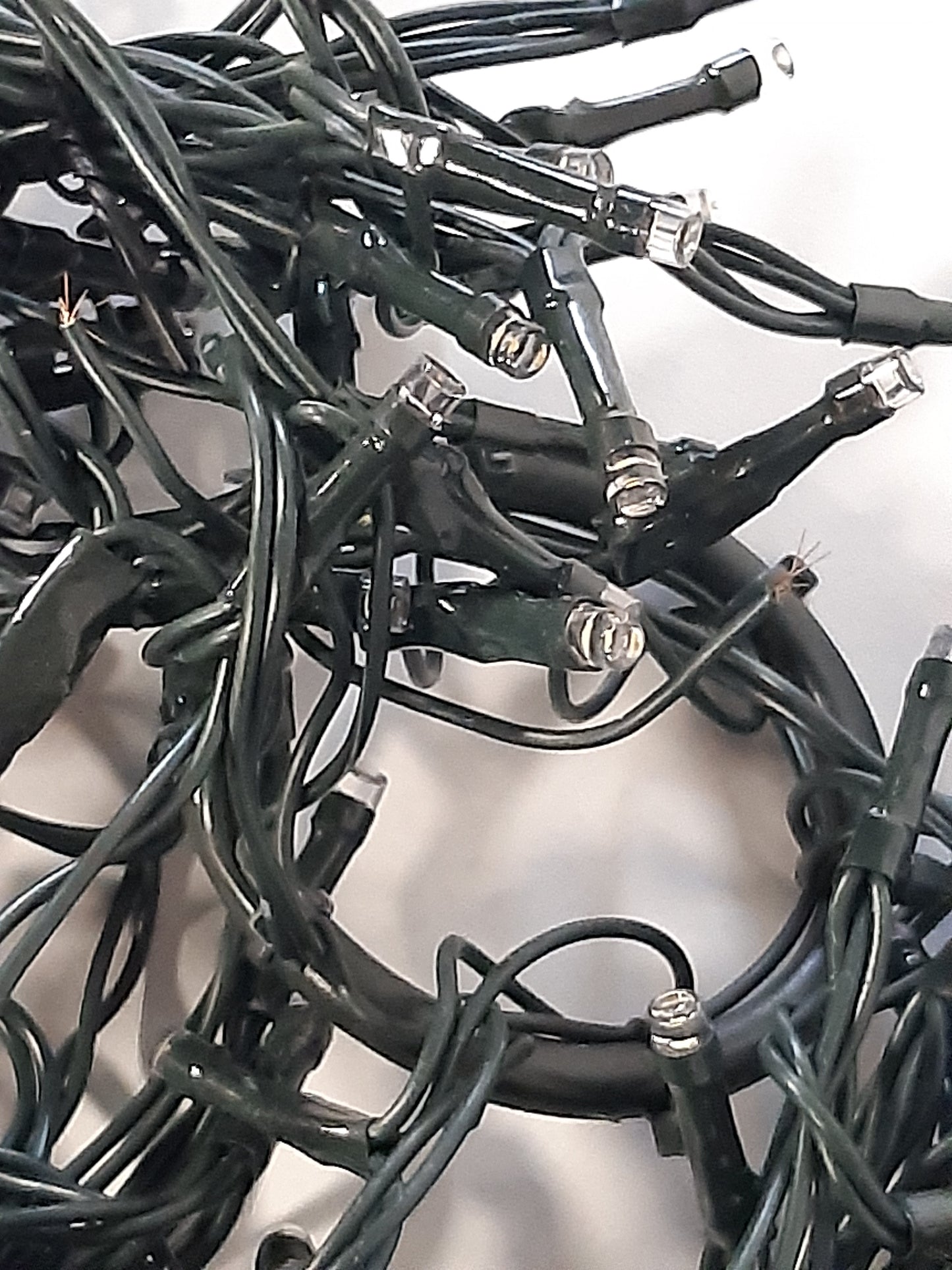 232951 - SALCAR | Dritat e pemës së Krishtlindjeve | 2m | 280 drita LED | E bardhë e ngrohtë | Përshtatshme për pemët 150cm, 180cm, 210cm, 240cm