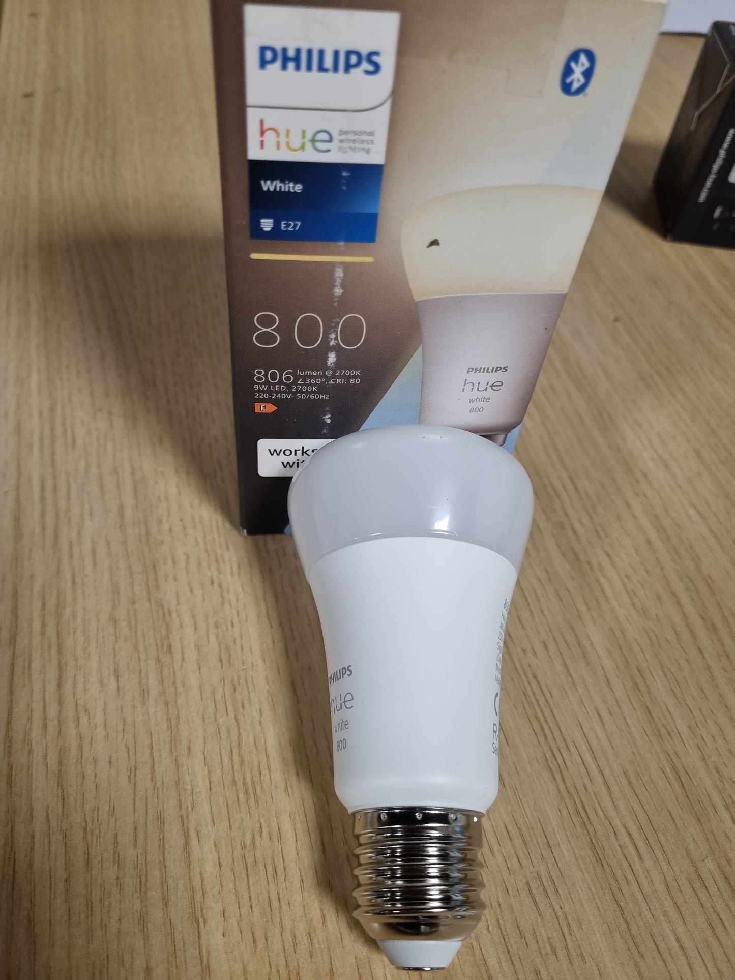192726 - PHILIPS Hue - Llambë LED e Errësueshme E27, Dritë e Bardhë e Ngrohtë, 806 Lm, Kontroll Inteligjent përmes Zërit dhe Aplikacionit, Pako me 1 Llambë