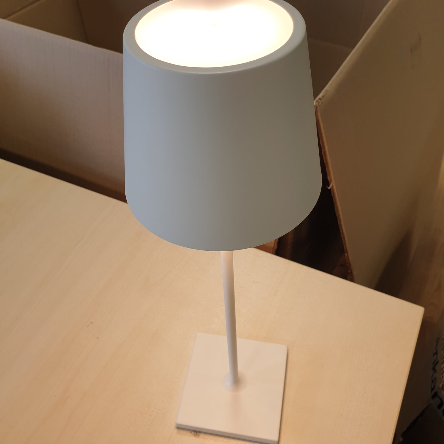 ZAFFERANO Poldina Pro, Llambë tavoline e rikarikueshme dhe pa tel me kontroll me prekje, E përdorshme si llambë e jashtme, Dimmer 2200-3000 K, Lartësia 38 cm, E bardhë