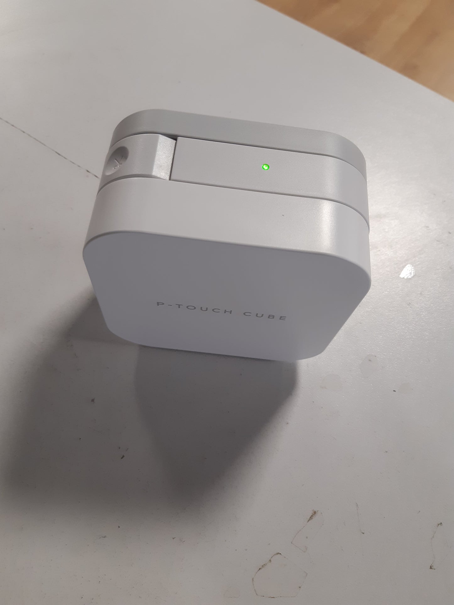 266375 - PRINTER ETIKETASH MONOKROMATIK BLUETOOTH BROTHER P-TOUCH CUBE, PËR SHIRITA TZE GJERËSI 3.5-12 MM, SHPEJTËSI PRINTIMI 20 MM/SEKONDË, GRI I ÇELËT